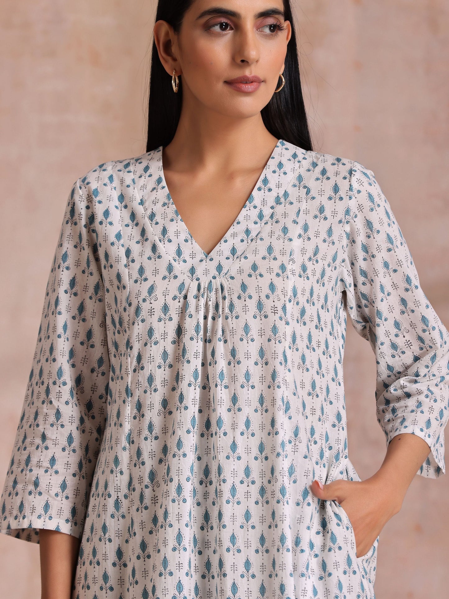 trueBrowns White With Teal Buta Block Print Cotton Front Neck Gathered Kurta Pant Set | Swadesiicart