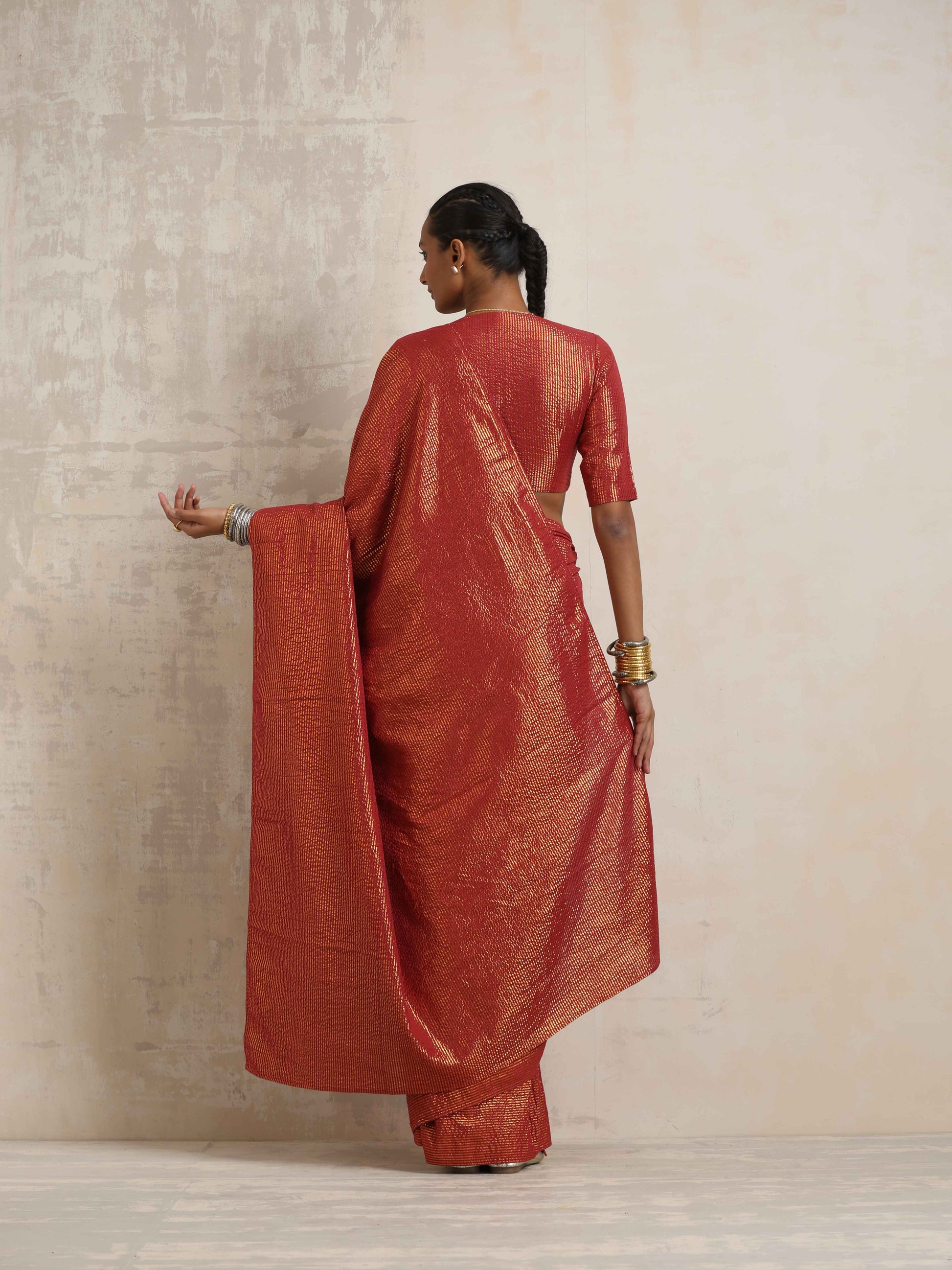 trueBrowns Maroon Gold Metallic Ready To Wear Plus Size Saree | Swadesiicart