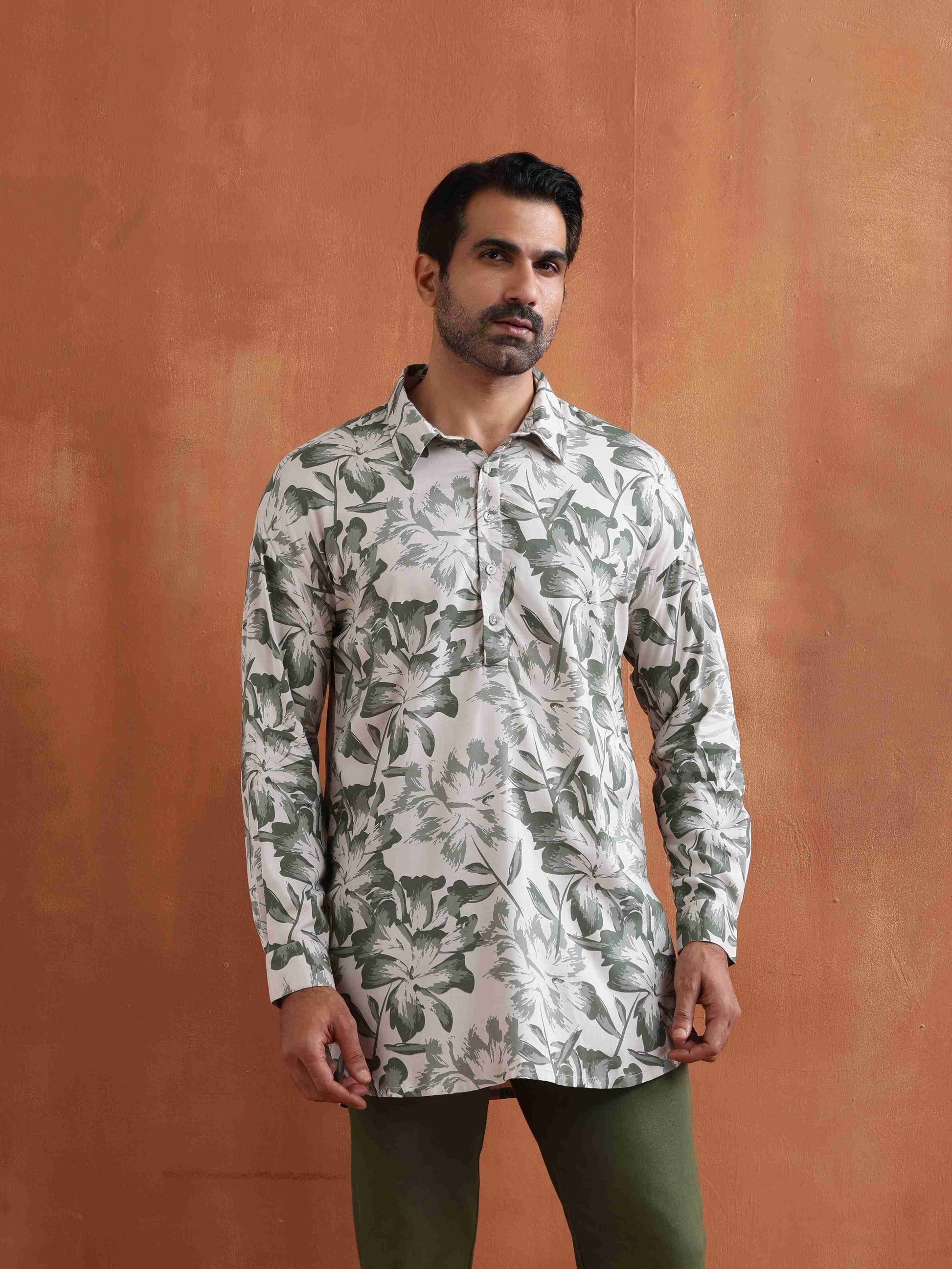 trueBrowns Men's Off White Printed Short Kurta | Swadesiicart