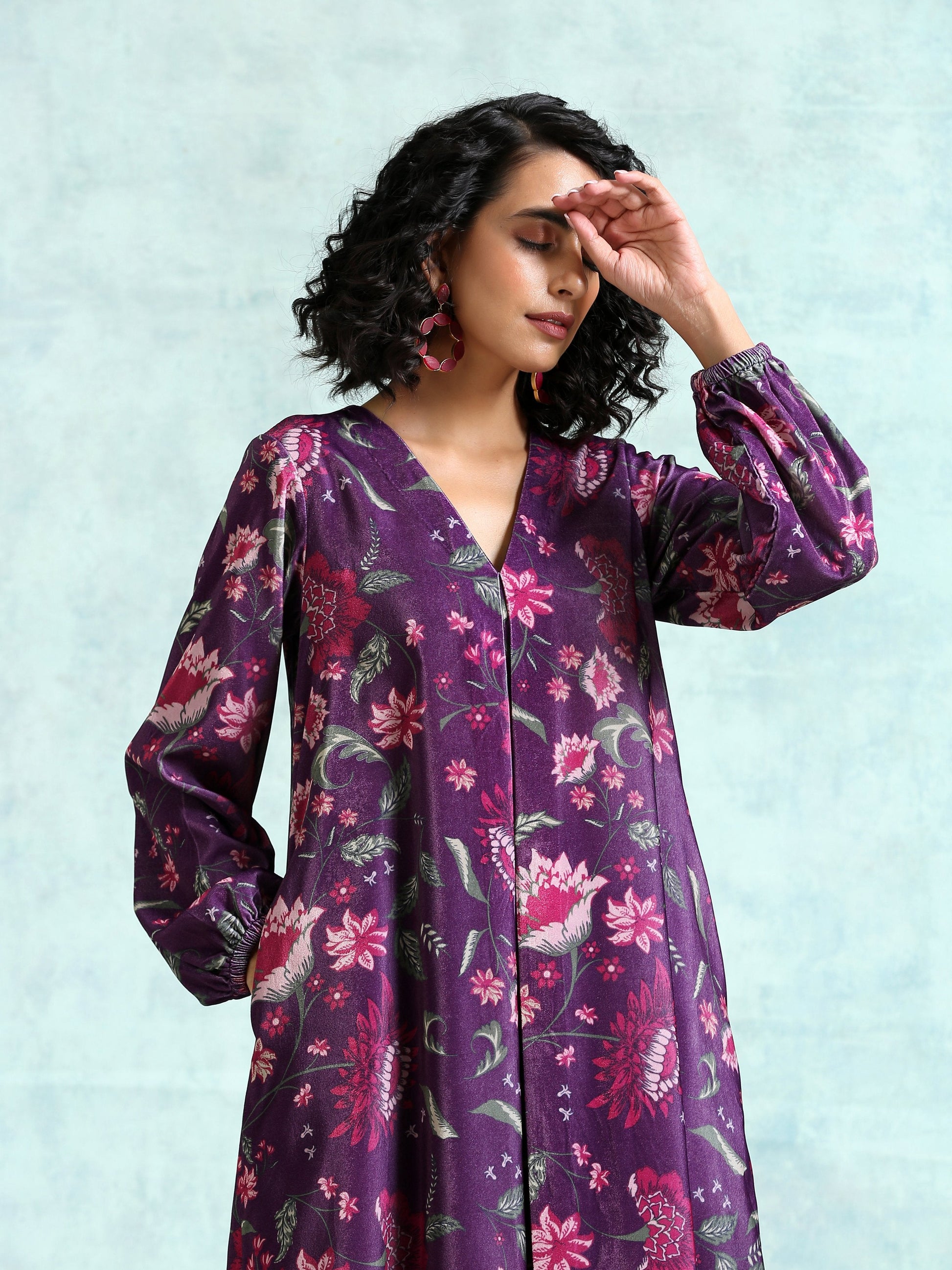 trueBrowns Wine Printed Velvet Neck Pleat Kurta | Swadesiicart