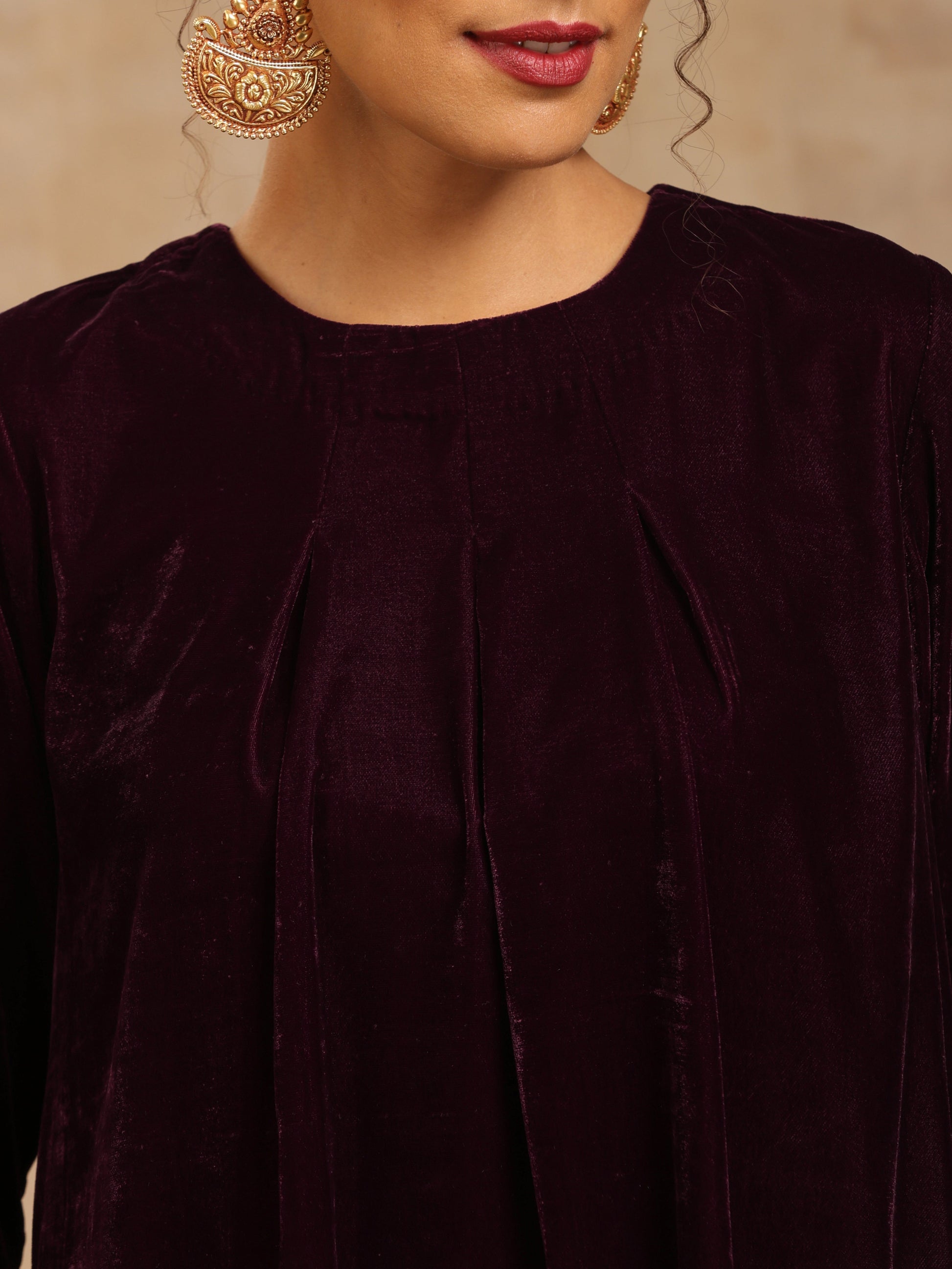 trueBrowns Wine Velvet Embroidered Kurta | Swadesiicart