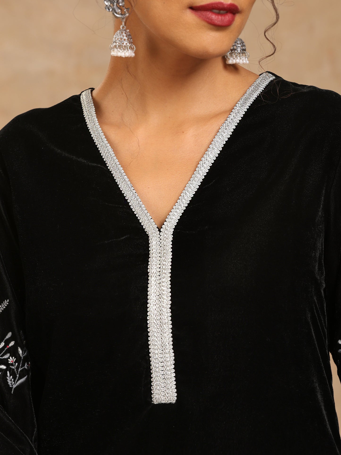 trueBrowns Black Velvet Sleeve Embroidered Kurta | Swadesiicart