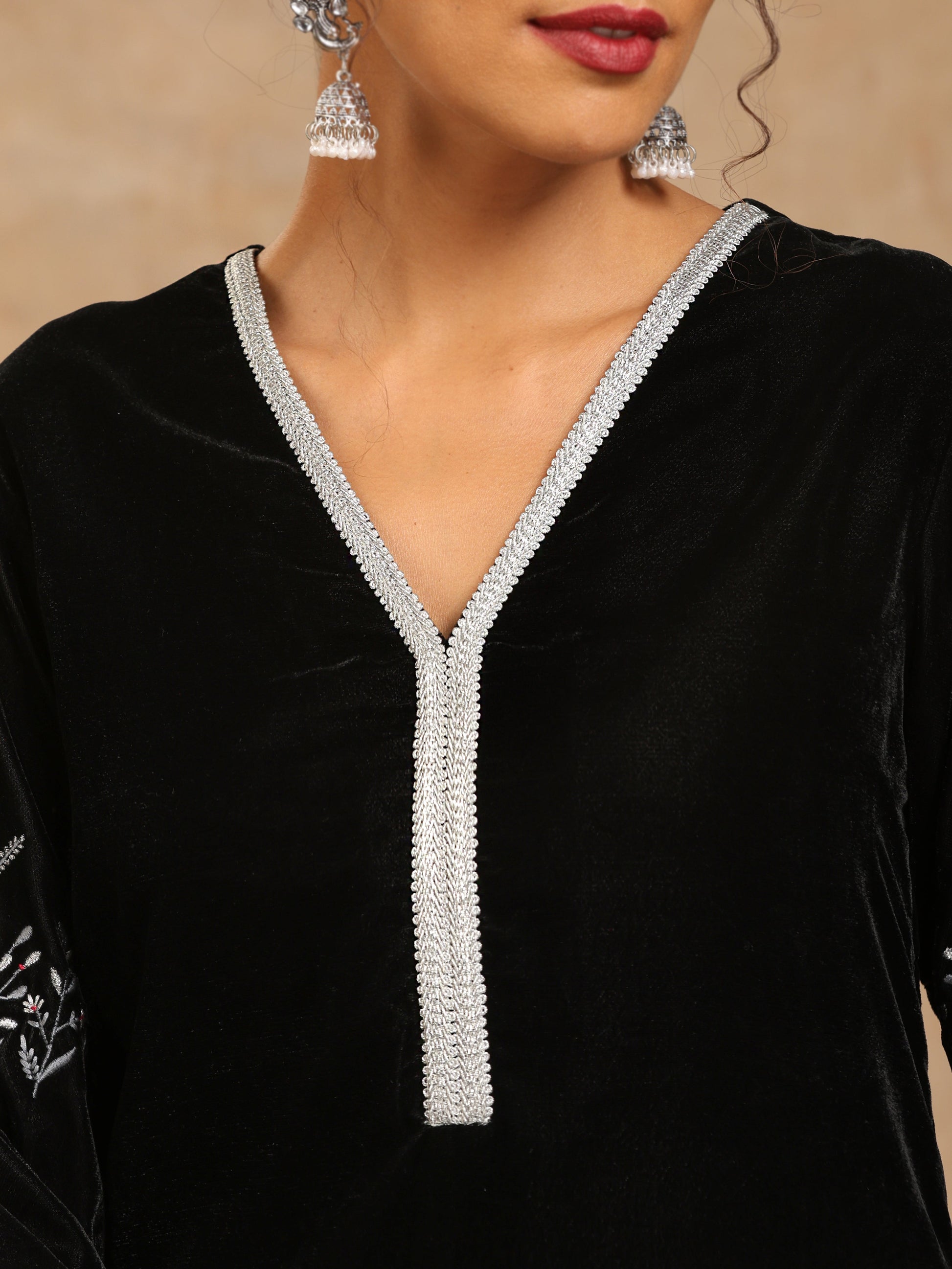 trueBrowns Black Velvet Sleeve Embroidered Kurta | Swadesiicart