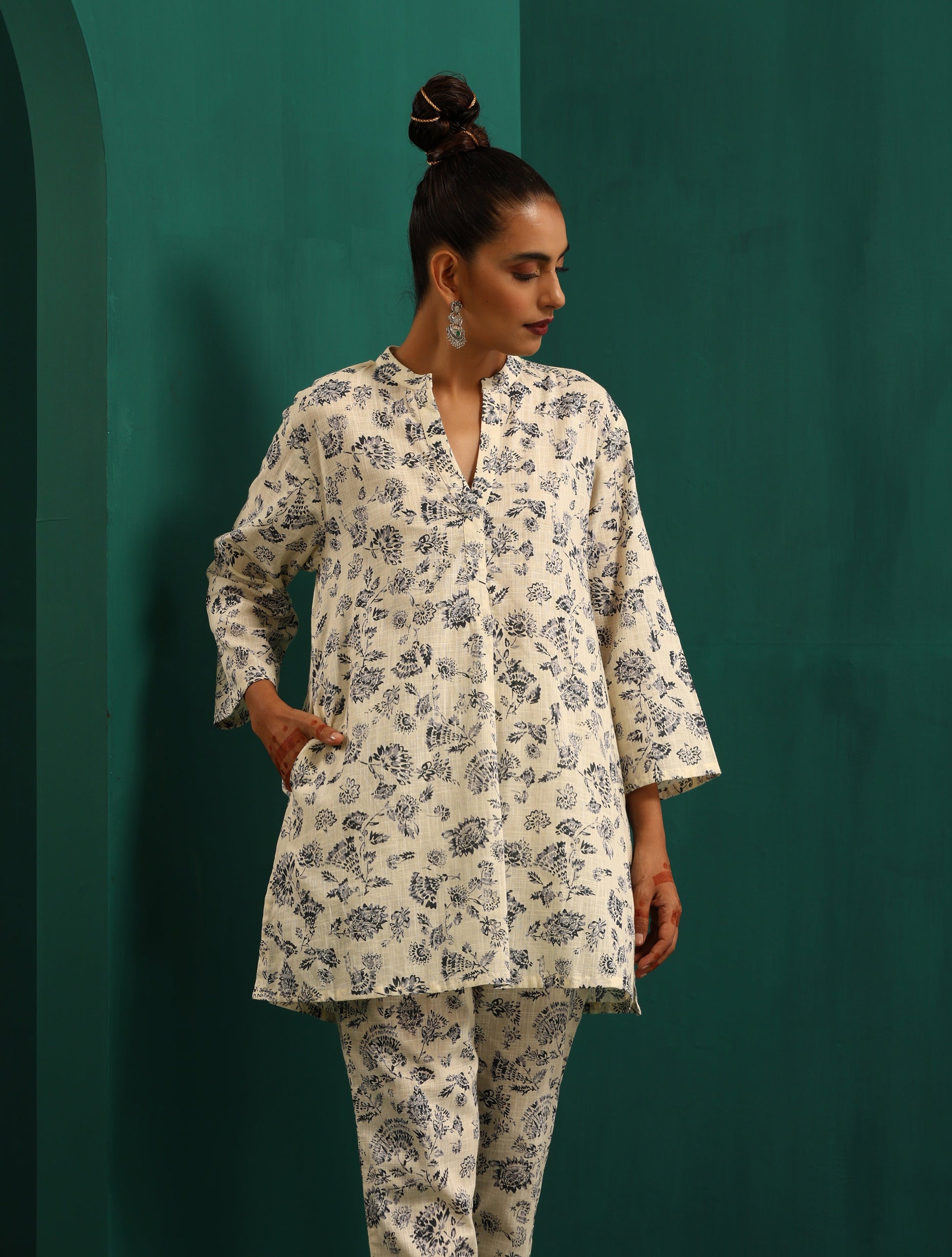 trueBrowns Blue Floral Cotton Printed Relaxed Co-ord Set - Swadesiicart