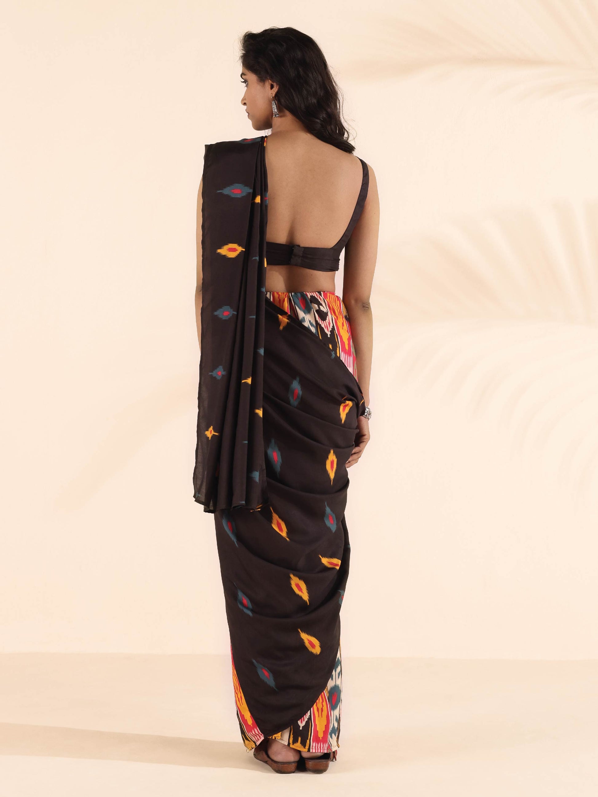 trueBrowns Cola Muslin Ikat Saree | Swadesiicart