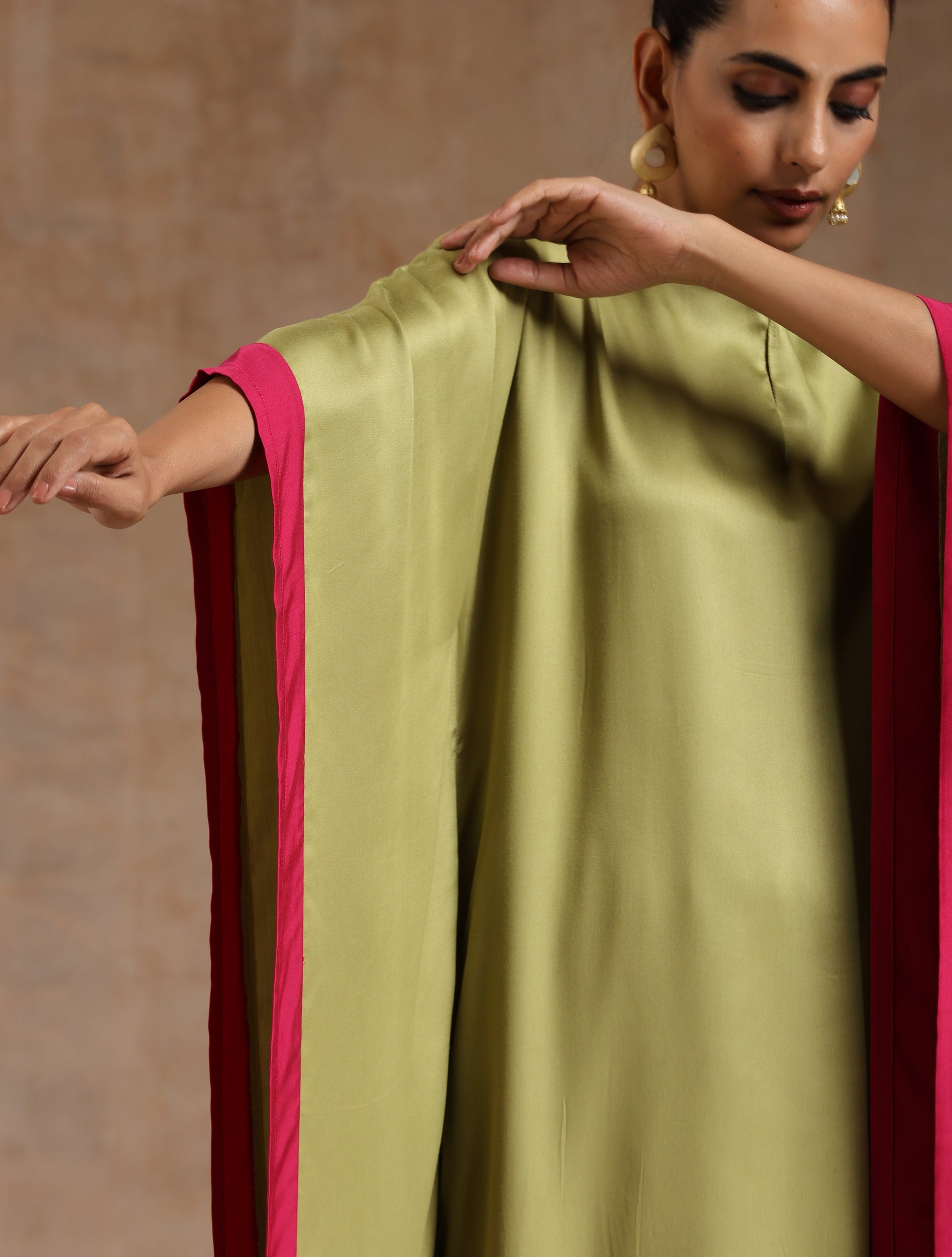 trueBrowns Light Green Modal Satin High-Low Kaftan Kurta Set | Swadesiicart