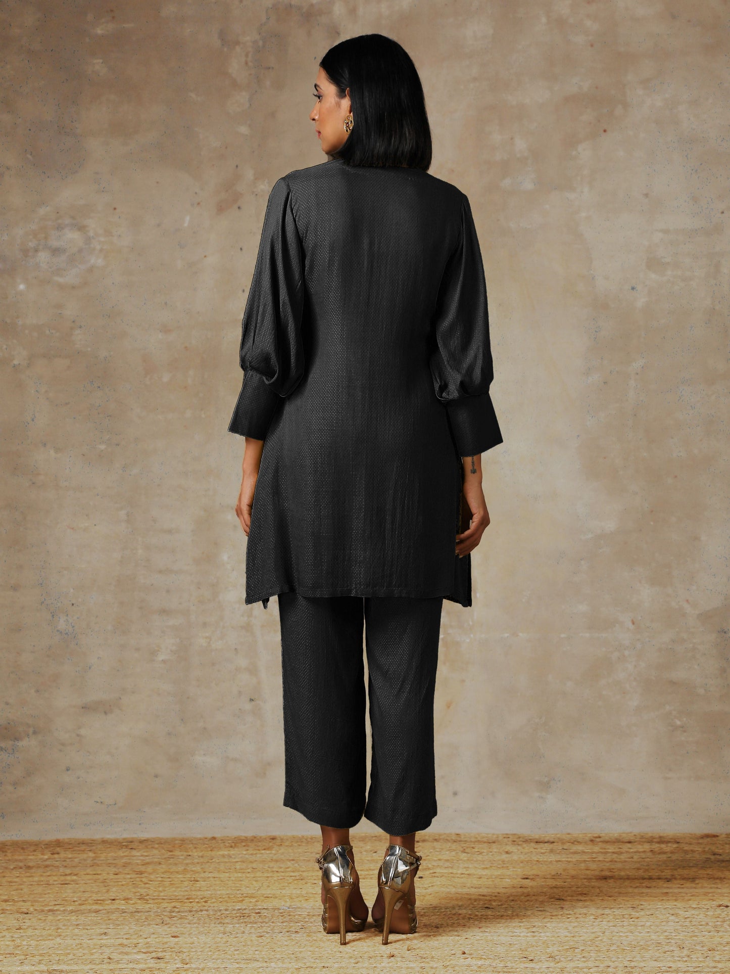 trueBrowns Black Solid Textured Co-Ord Set - Swadesiicart