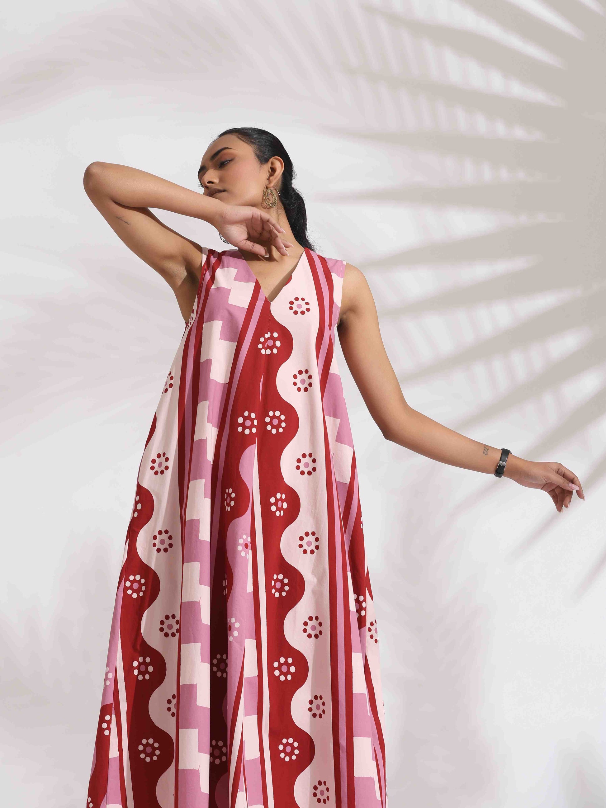 trueBrowns Pink Cotton Abstract Print Dress | Swadesiicart