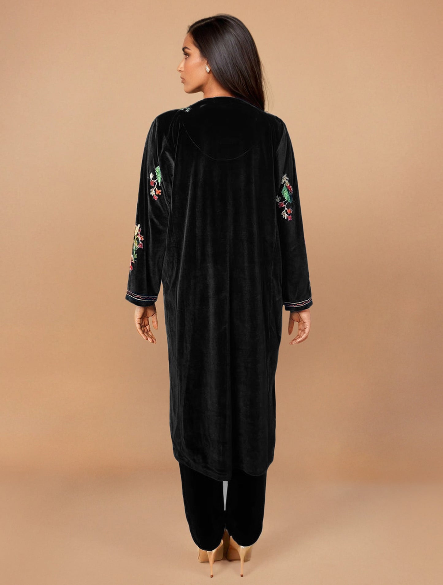trueBrowns Black Velvet Embroidered Kurta Set | Swadesiicart