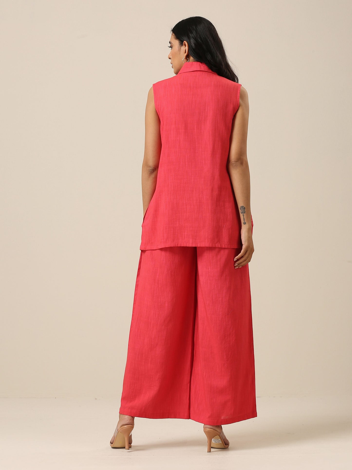 trueBrowns Bright Pink Slub Texture Sleevesless Jacket Pant Set | Swadesiicart