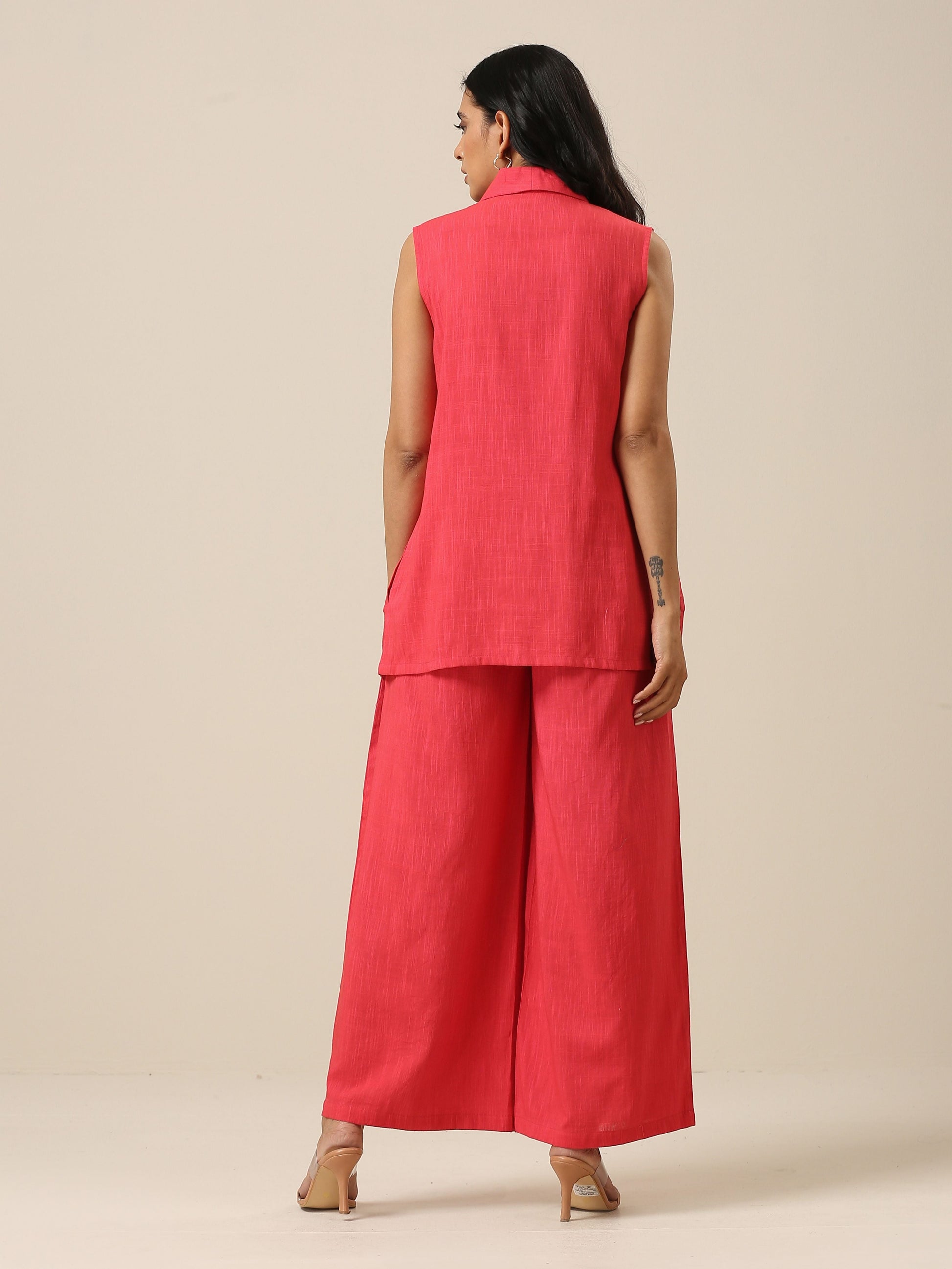 trueBrowns Bright Pink Slub Texture Sleevesless Jacket Pant Set | Swadesiicart