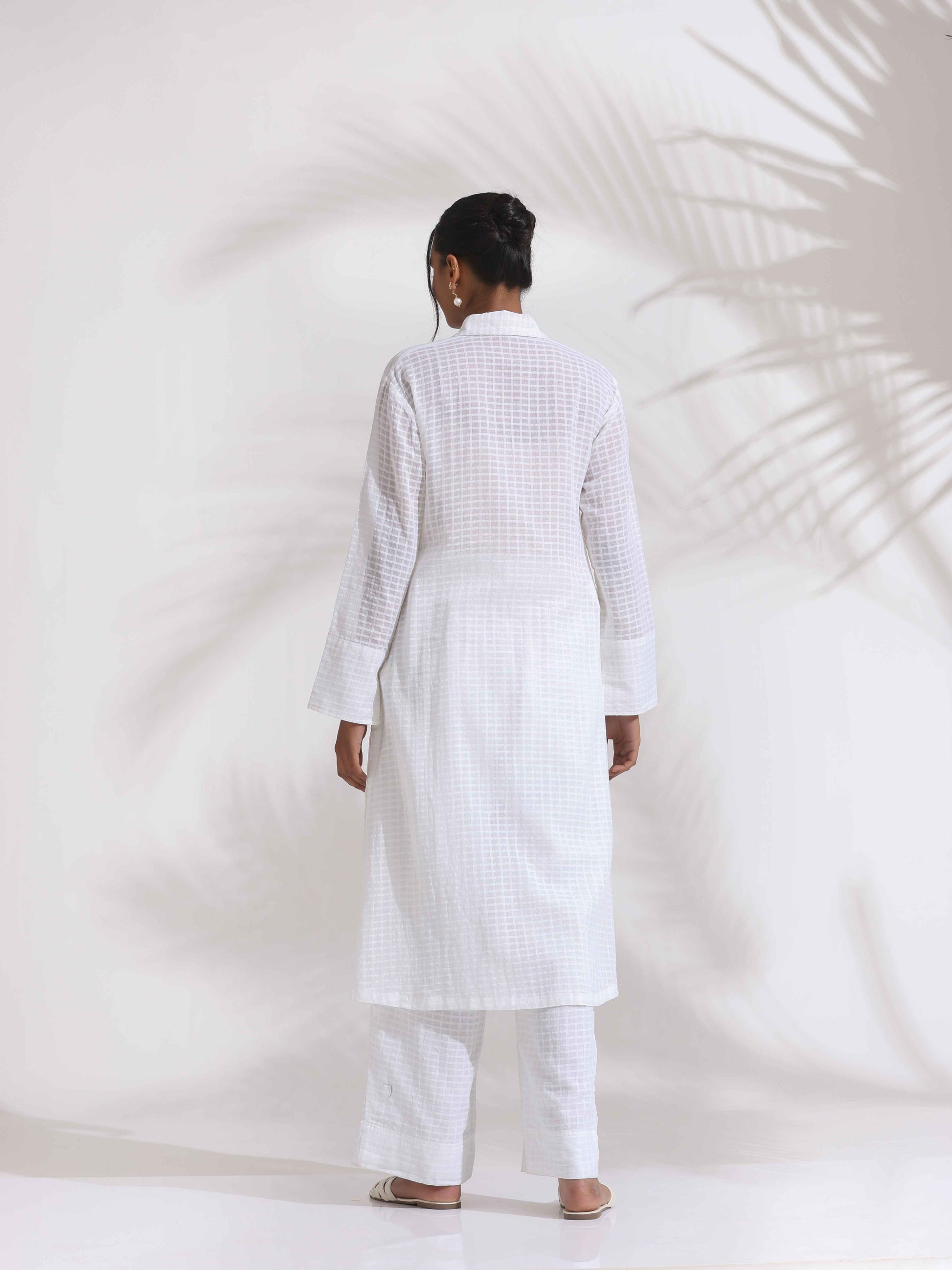 trueBrowns White Check Cotton Kurta Set | Swadesiicart