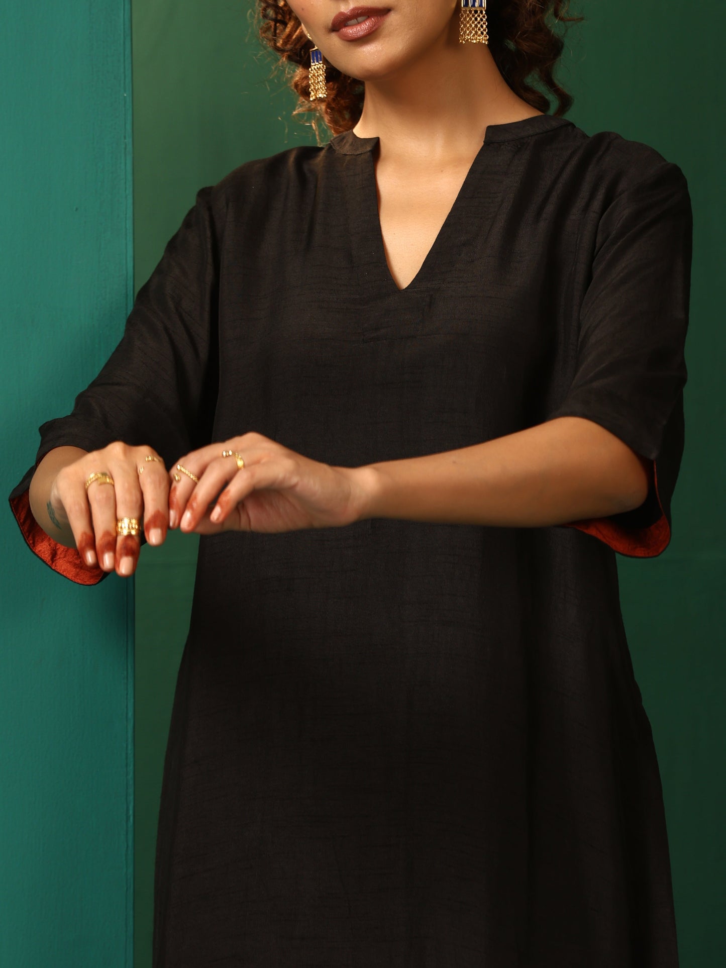 trueBrowns Black Silk High Low Kurta Pant Set | Swadesiicart