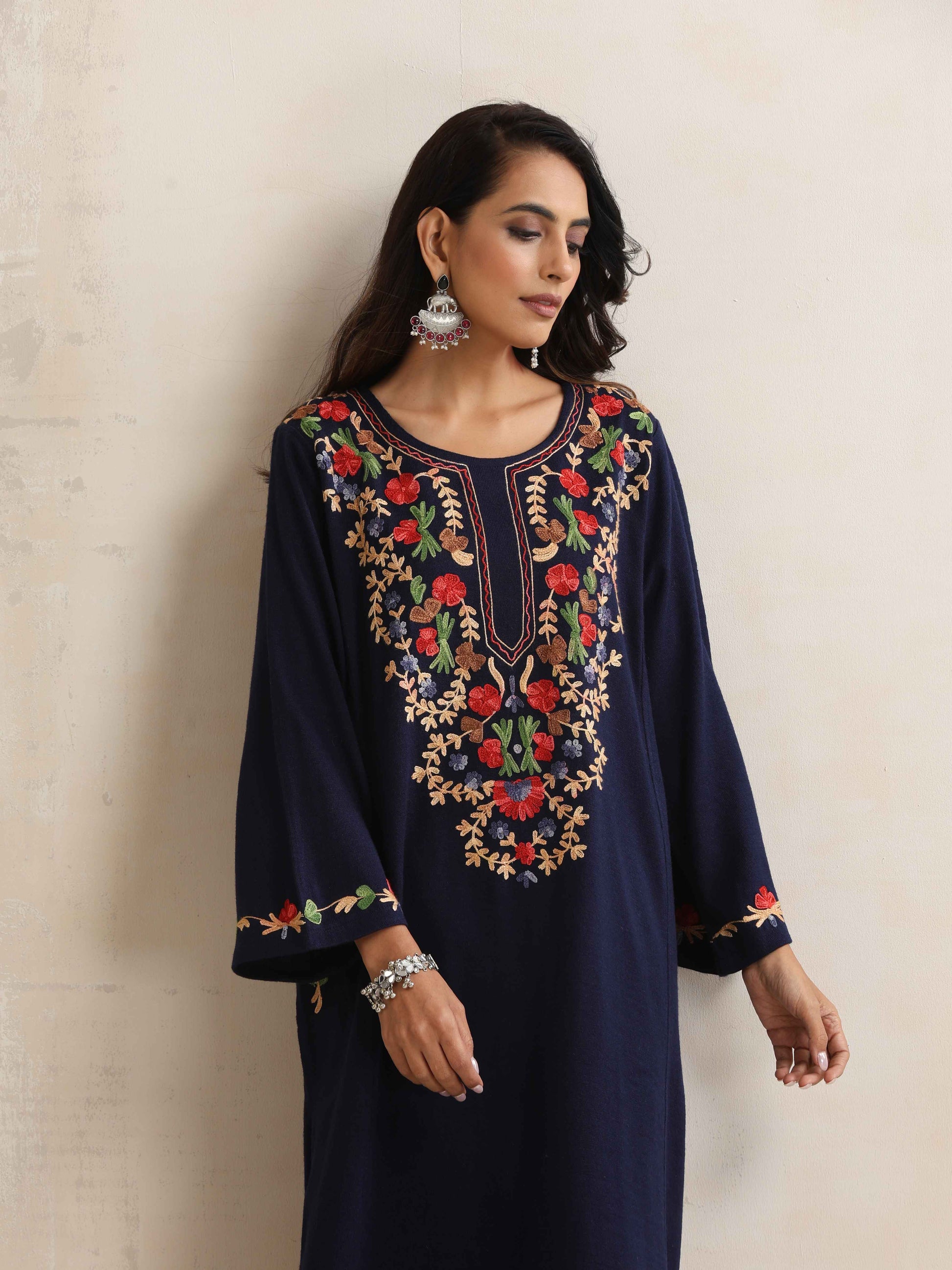 trueBrowns Blue Kashmiri Embroidered Woollen Phiran Kurta | Swadesiicart