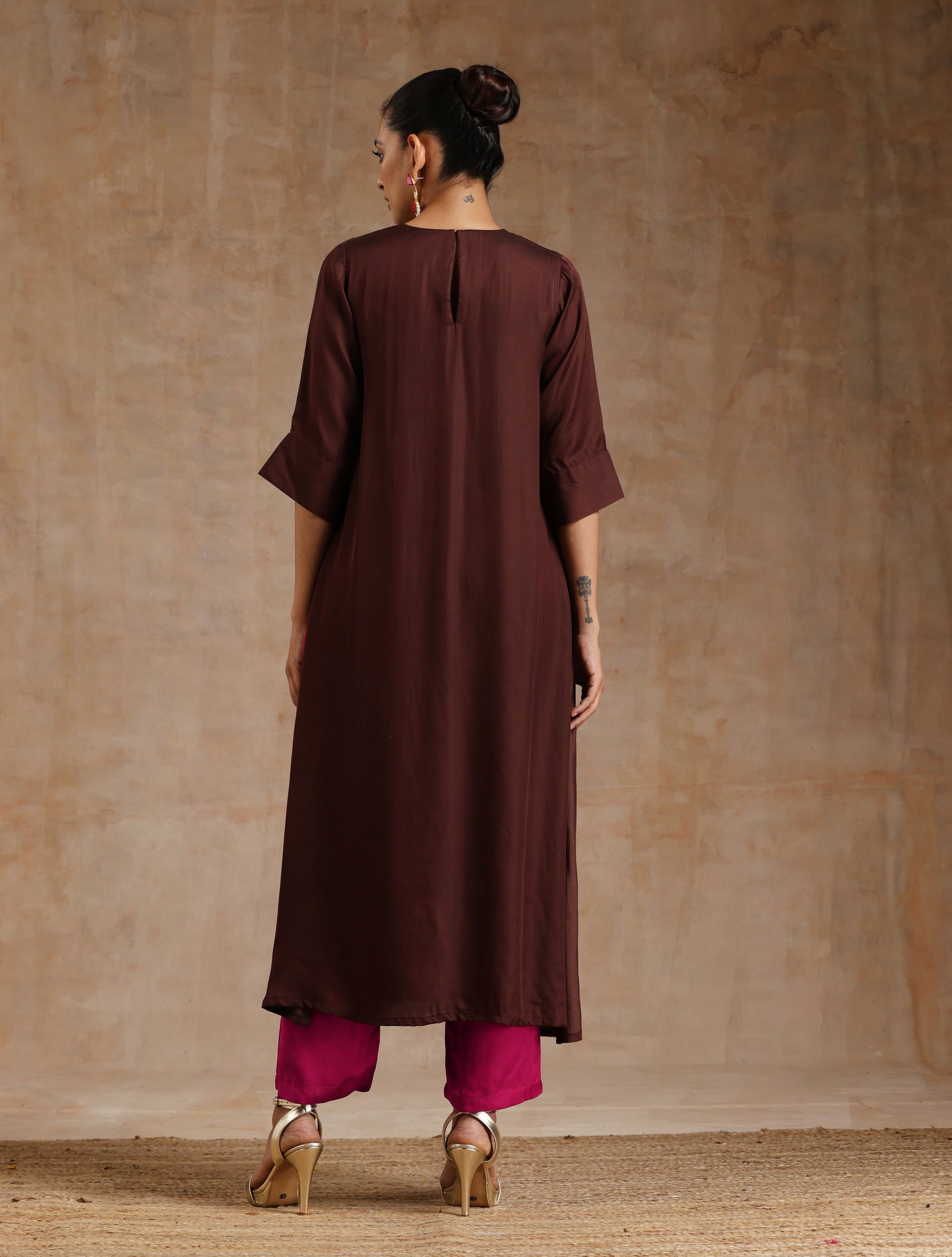 trueBrowns Cola Brown Modal Satin Neck Pleat Kurta Set | Swadesiicart