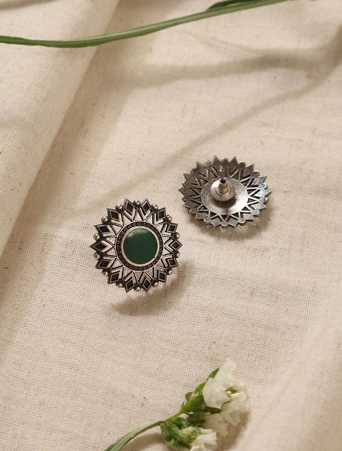 trueBrowns Silver Green Stud Earrings | Swadesiicart