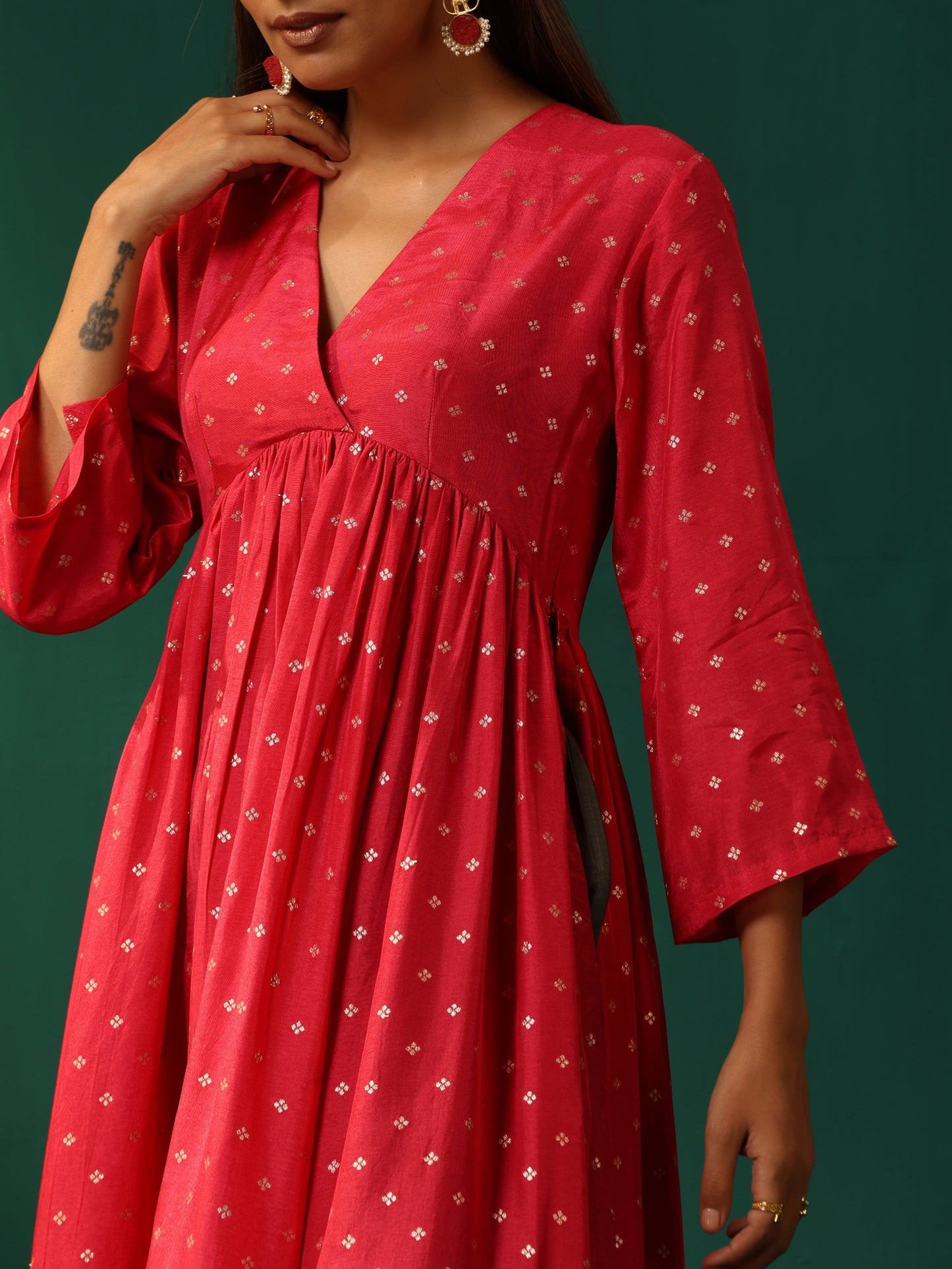 trueBrowns Pink Square Viscose Silk V-Neck Waist Gathered Kurta Pant Set | Swadesiicart