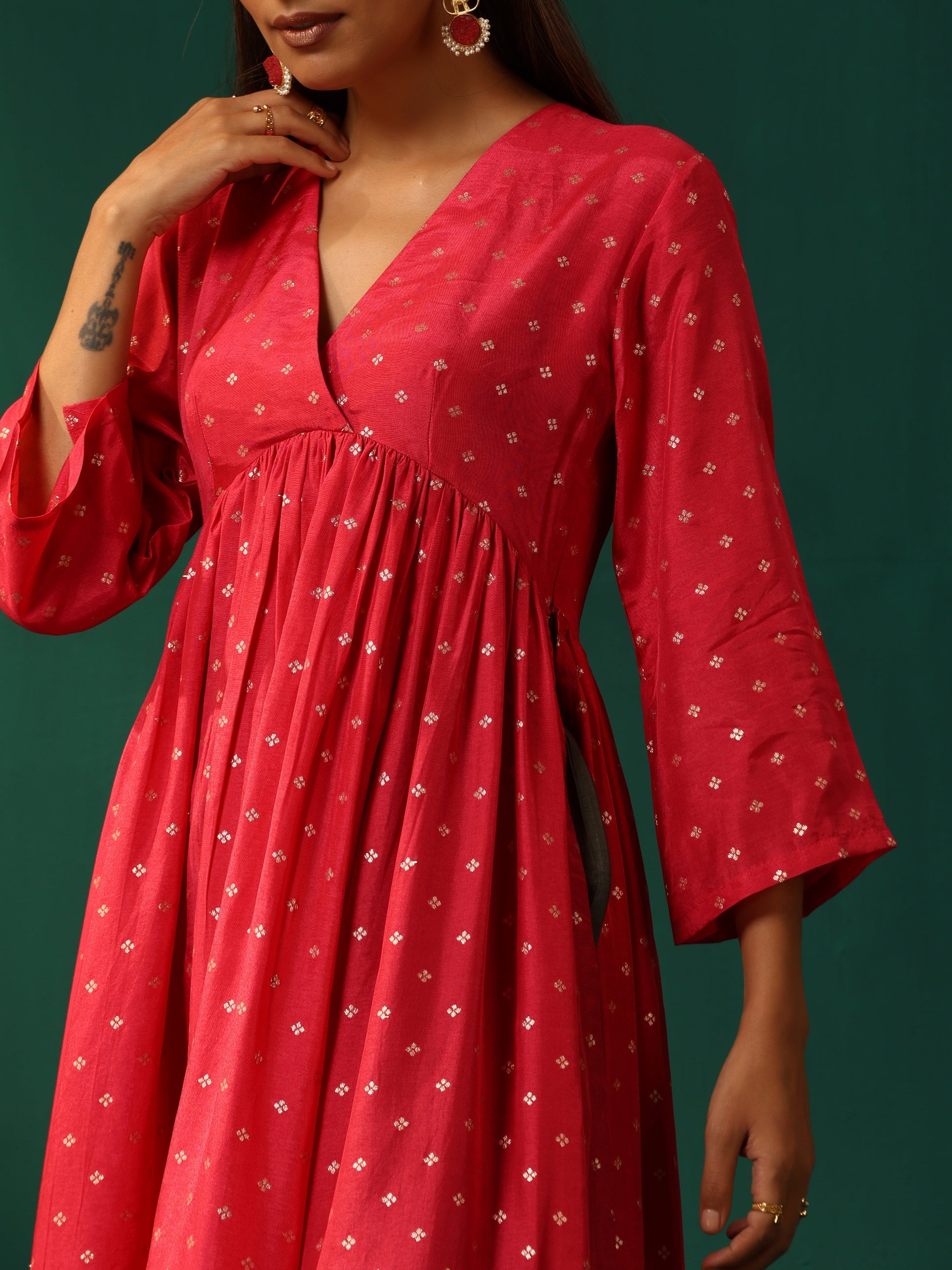 trueBrowns Pink Square Viscose Silk V-Neck Waist Gathered Kurta Pant Set | Swadesiicart