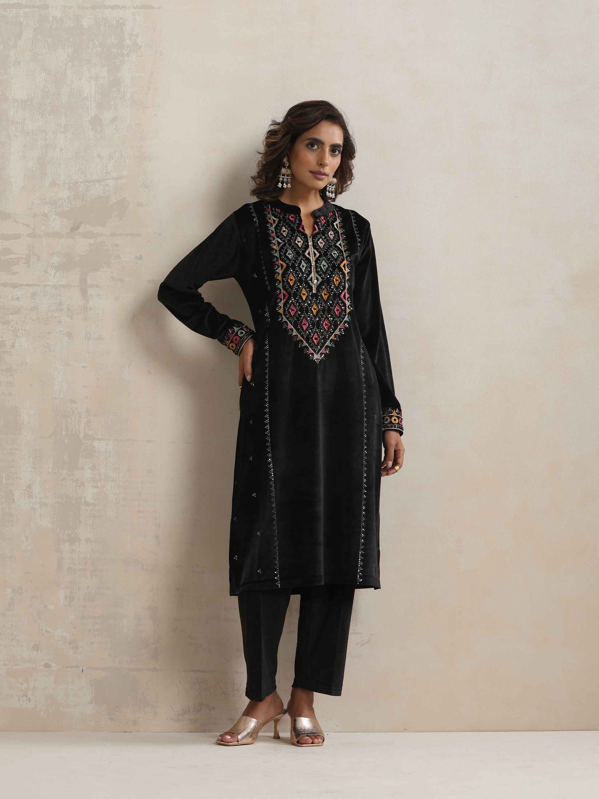trueBrowns Black Velvet Geometric Embroidered Kurta Pant Dupatta Set | Swadesiicart