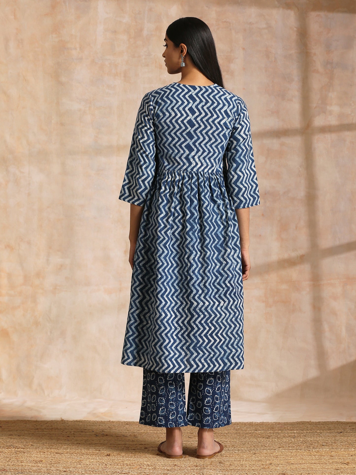 trueBrowns Indigo Dabu Zig-Zag Lines Print Cotton Flared Kurta Pant Set | Swadesiicart