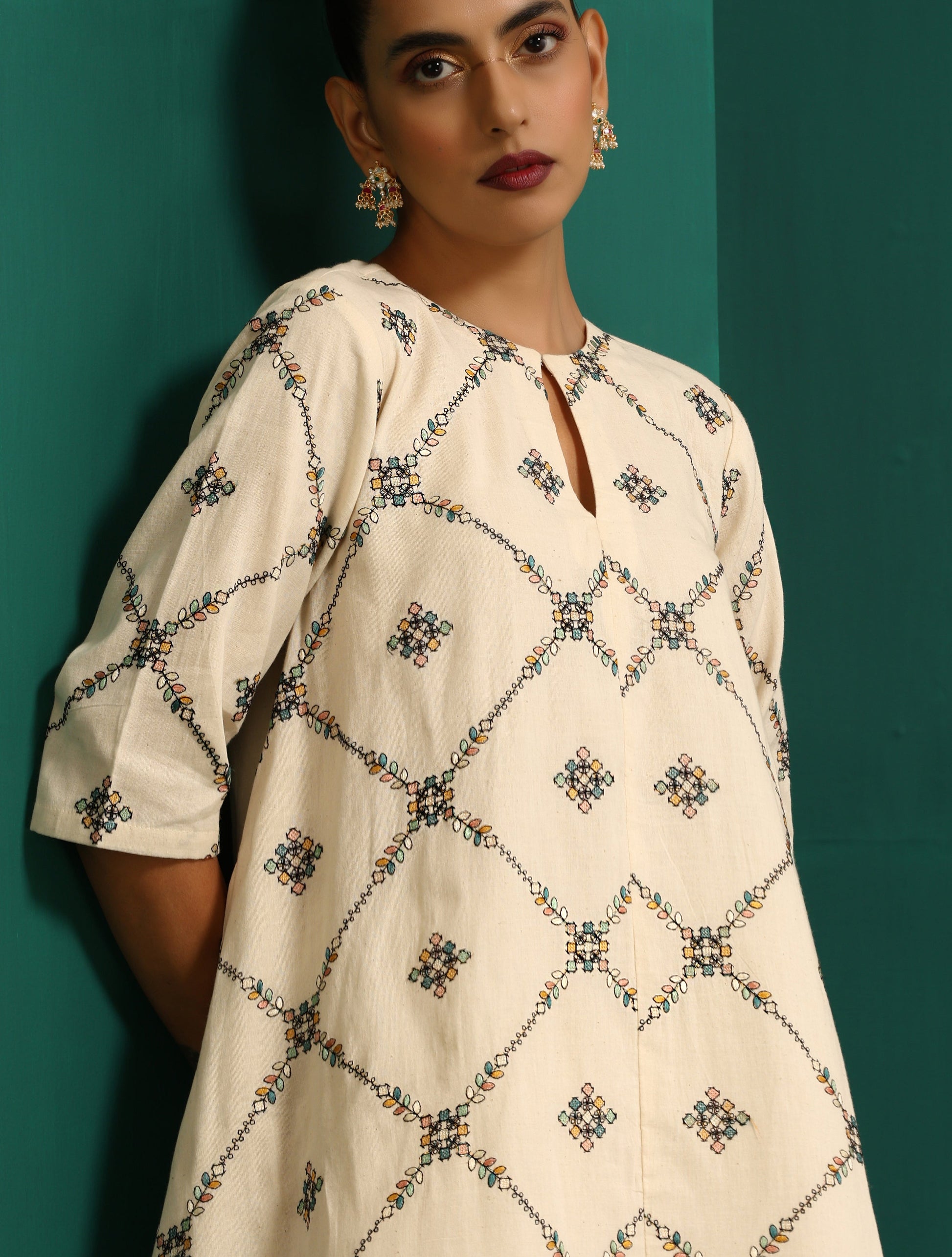 trueBrowns Ivory Rhombus Cotton Handkerchief Kurta Pant Set | Swadesiicart