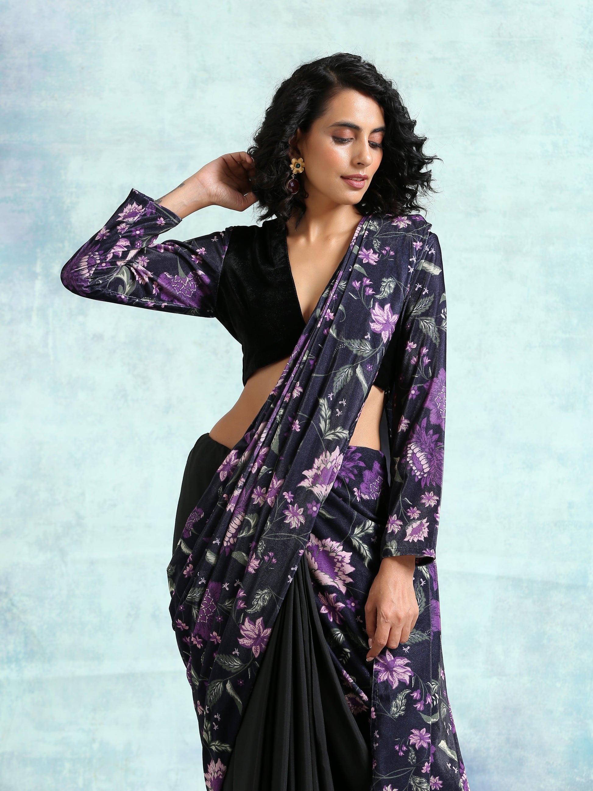 trueBrowns Black Printed Velvet Ready to Wear Saree | Swadesiicart