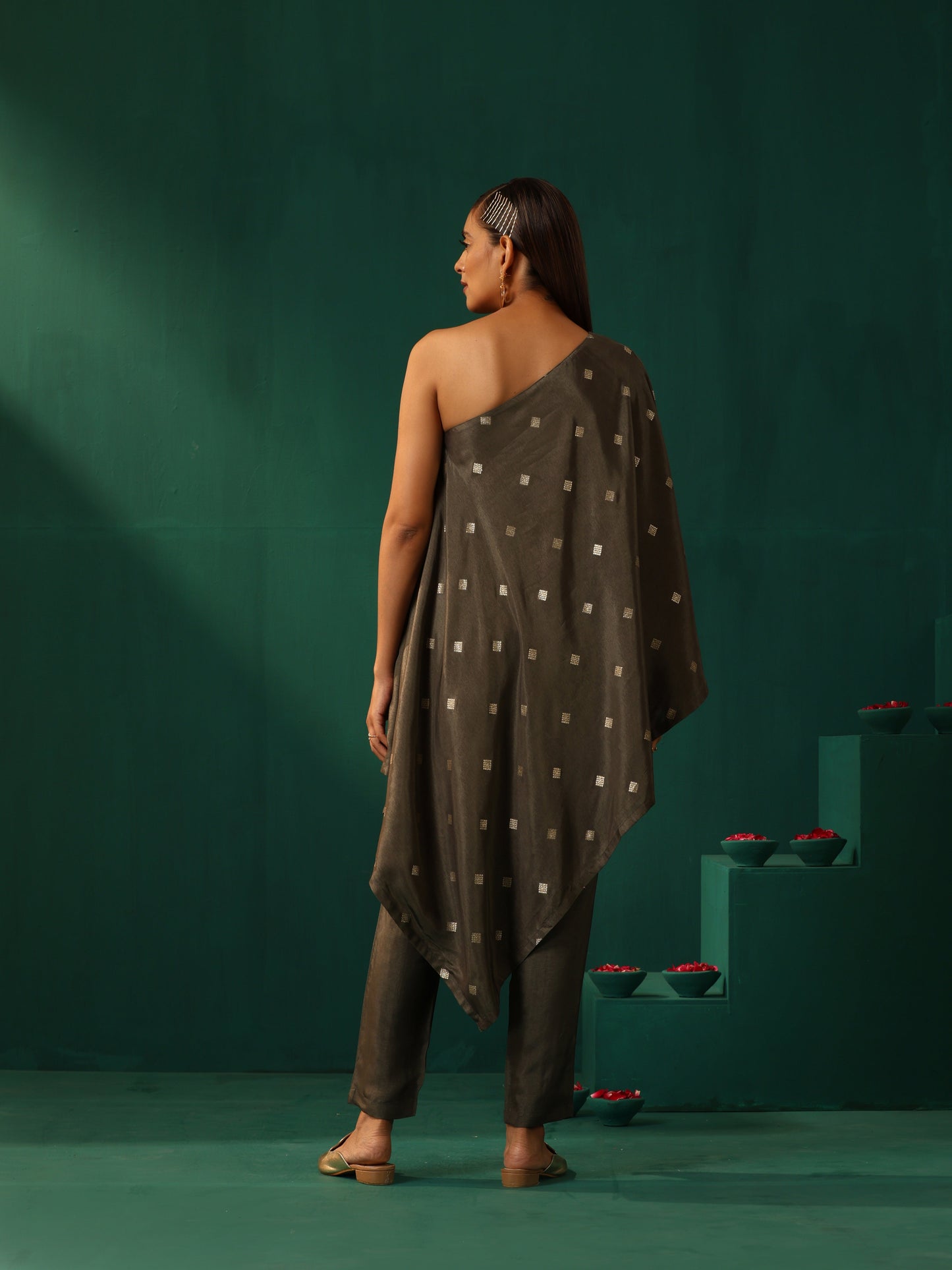 trueBrowns Grey Diamond Viscose Silk One-Shoulder Kurta Pant Set | Swadesiicart