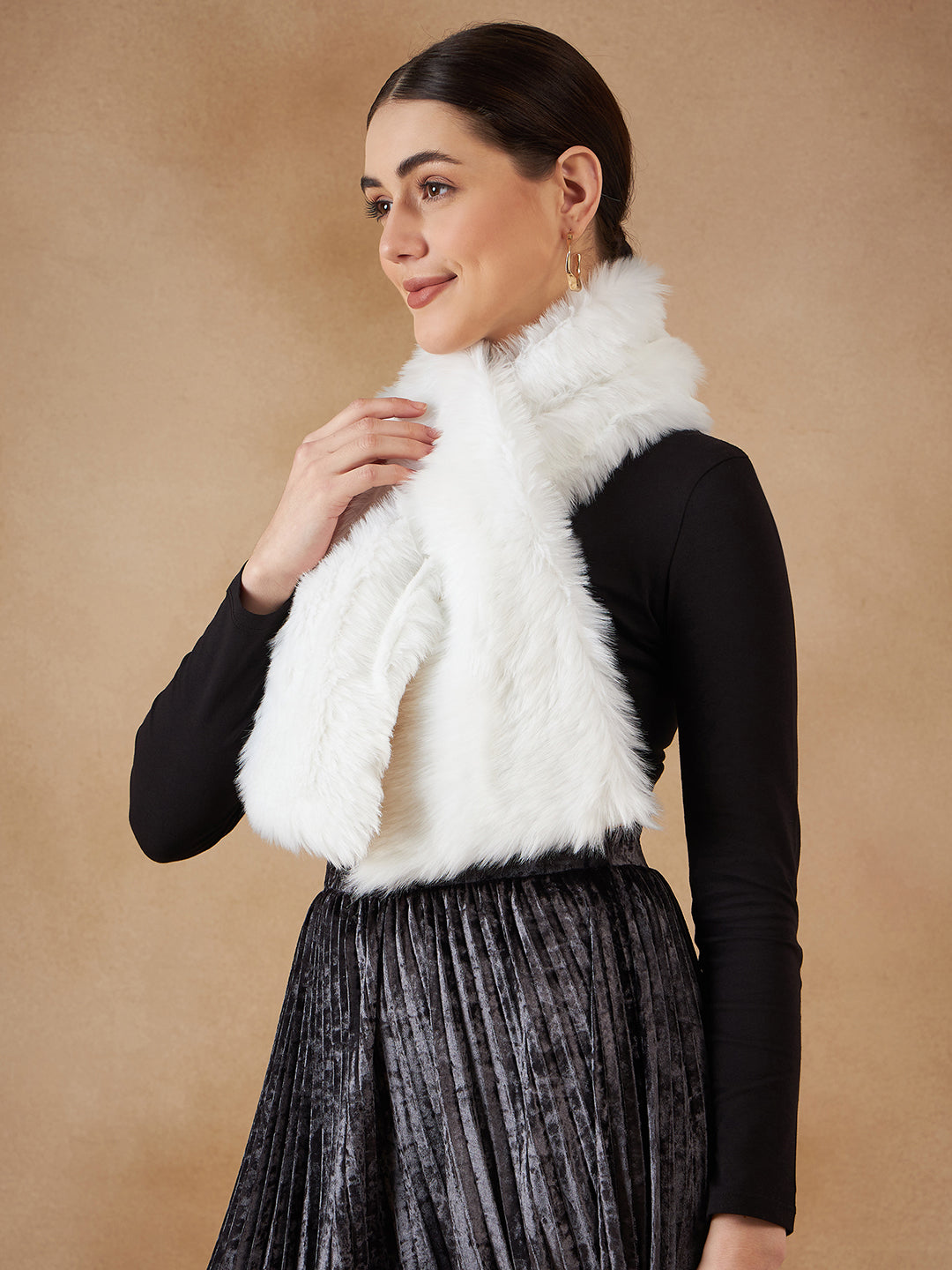 InWeave Women's Pure White Faux Fur Neck Warmer - Swadesiicart