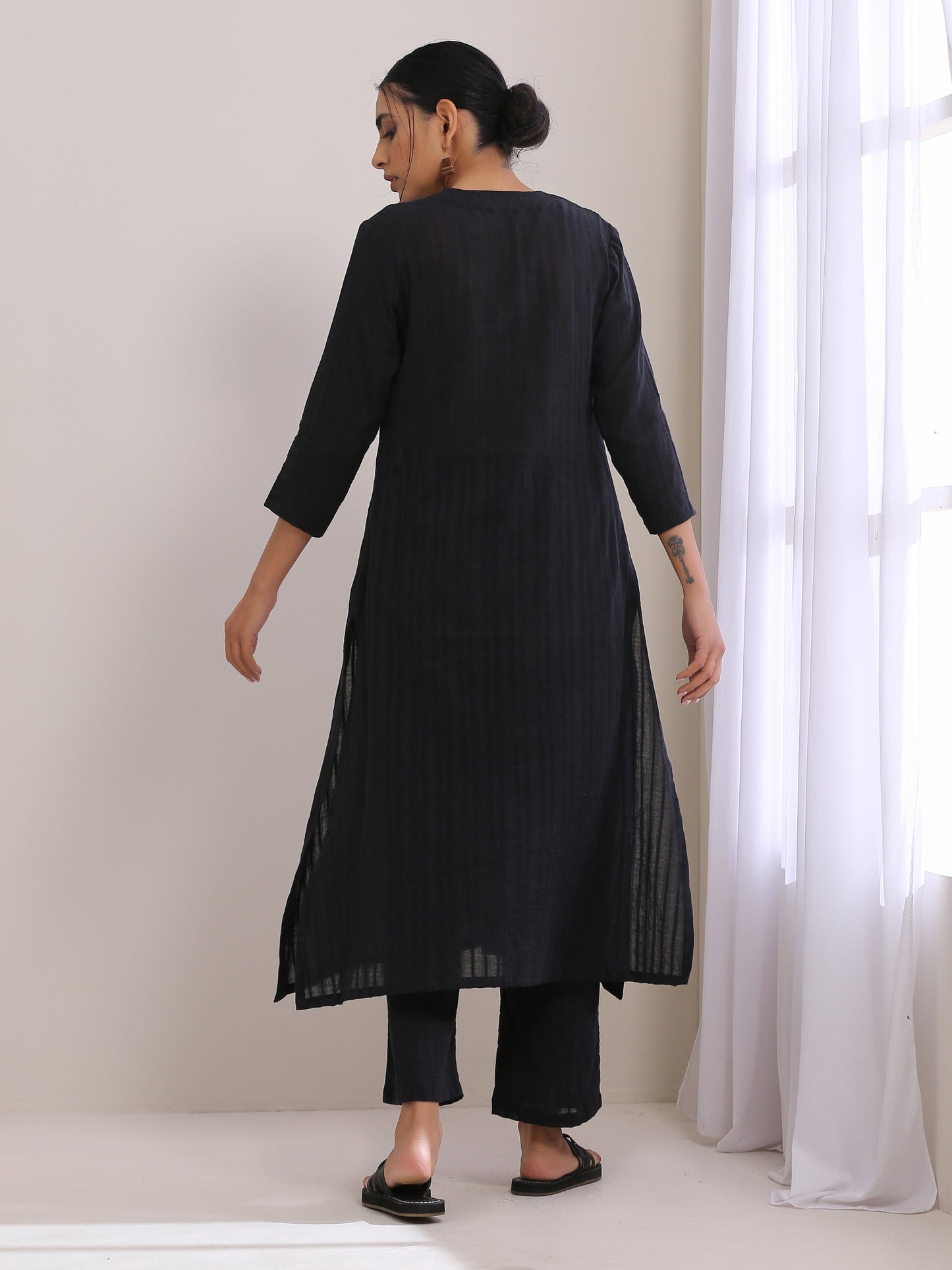 trueBrowns Black Dobby Neck Pleat Kurta Pant Set | Swadesiicart