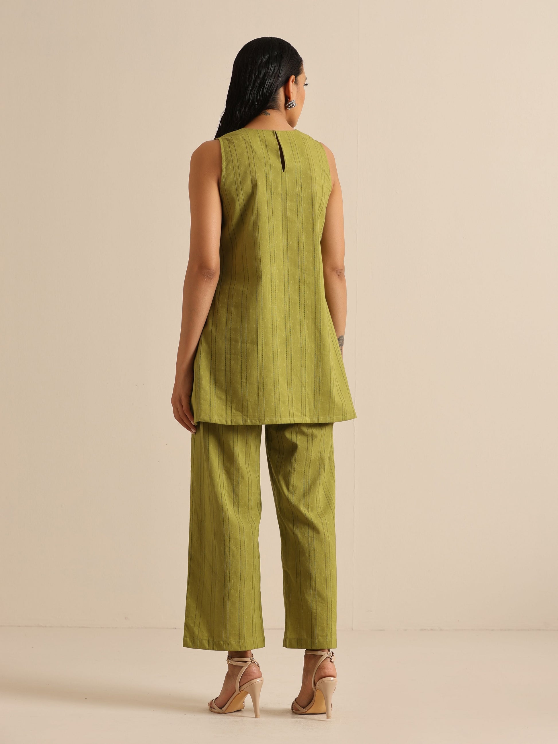 trueBrowns Green Dobby Sleeveless Co-Ord Set - Swadesiicart