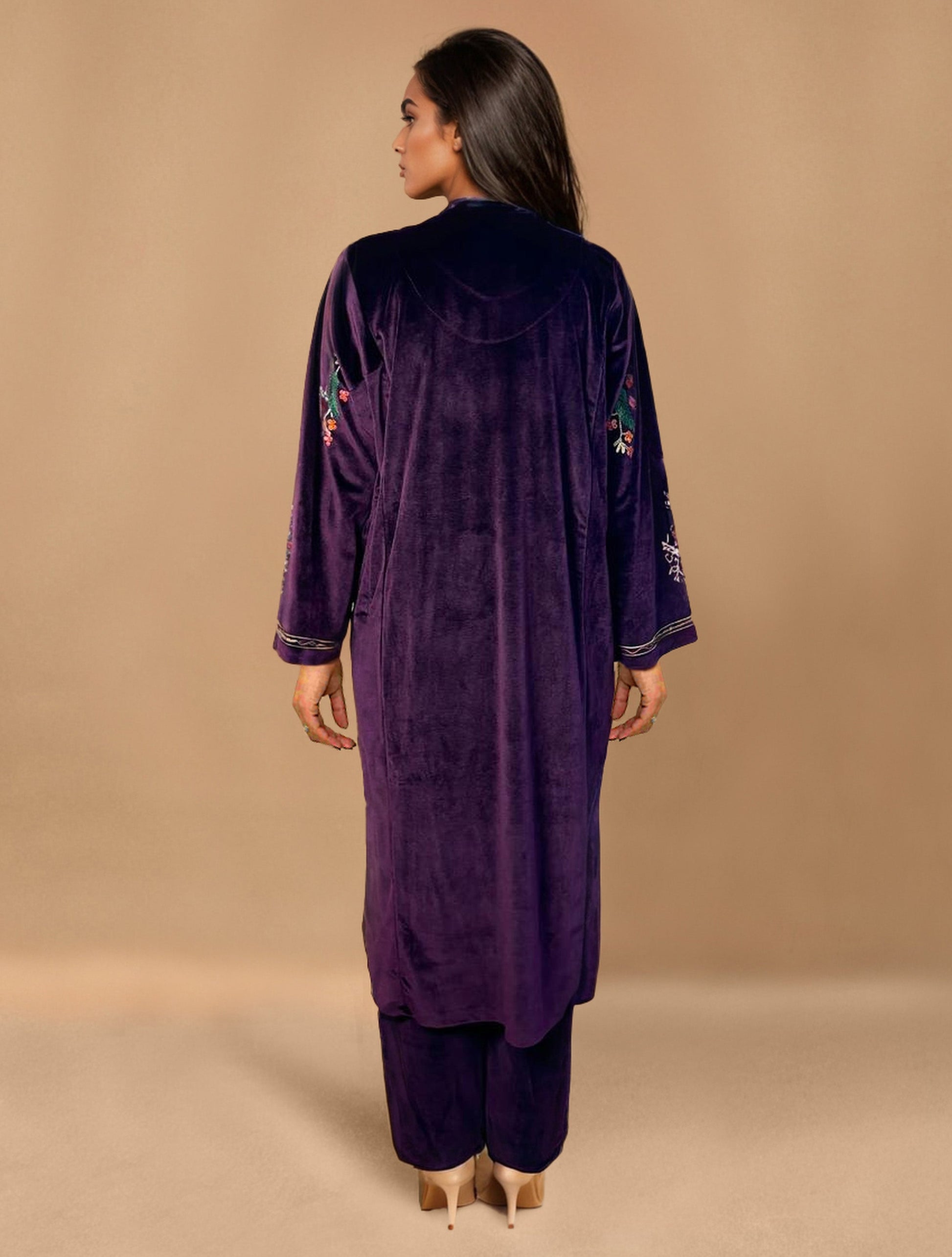 trueBrowns Wine Velvet Embroidered Kurta Set | Swadesiicart