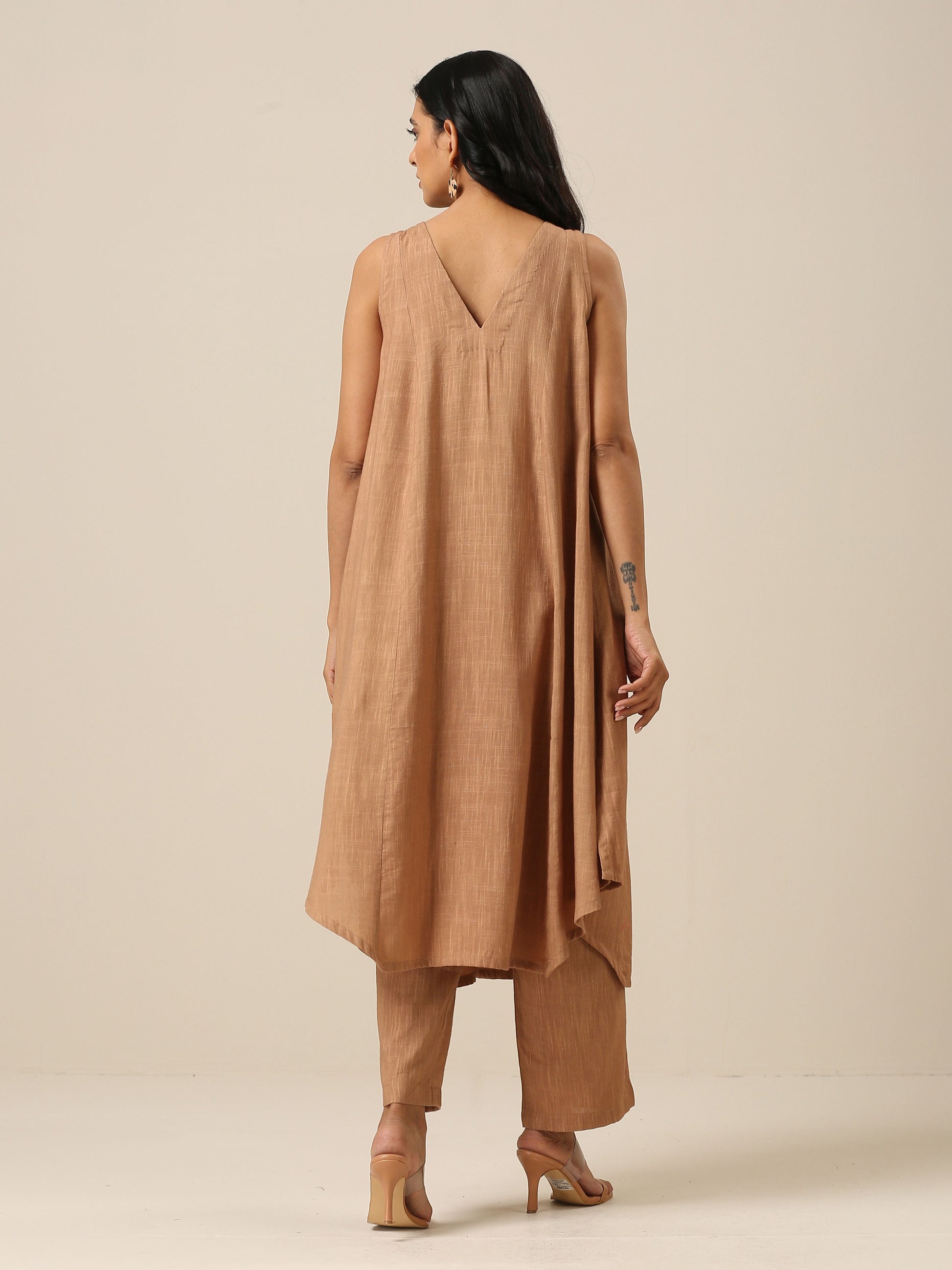 trueBrowns Beige Slub Texture Sleeveless Flared Kurta Pant Set | Swadesiicart