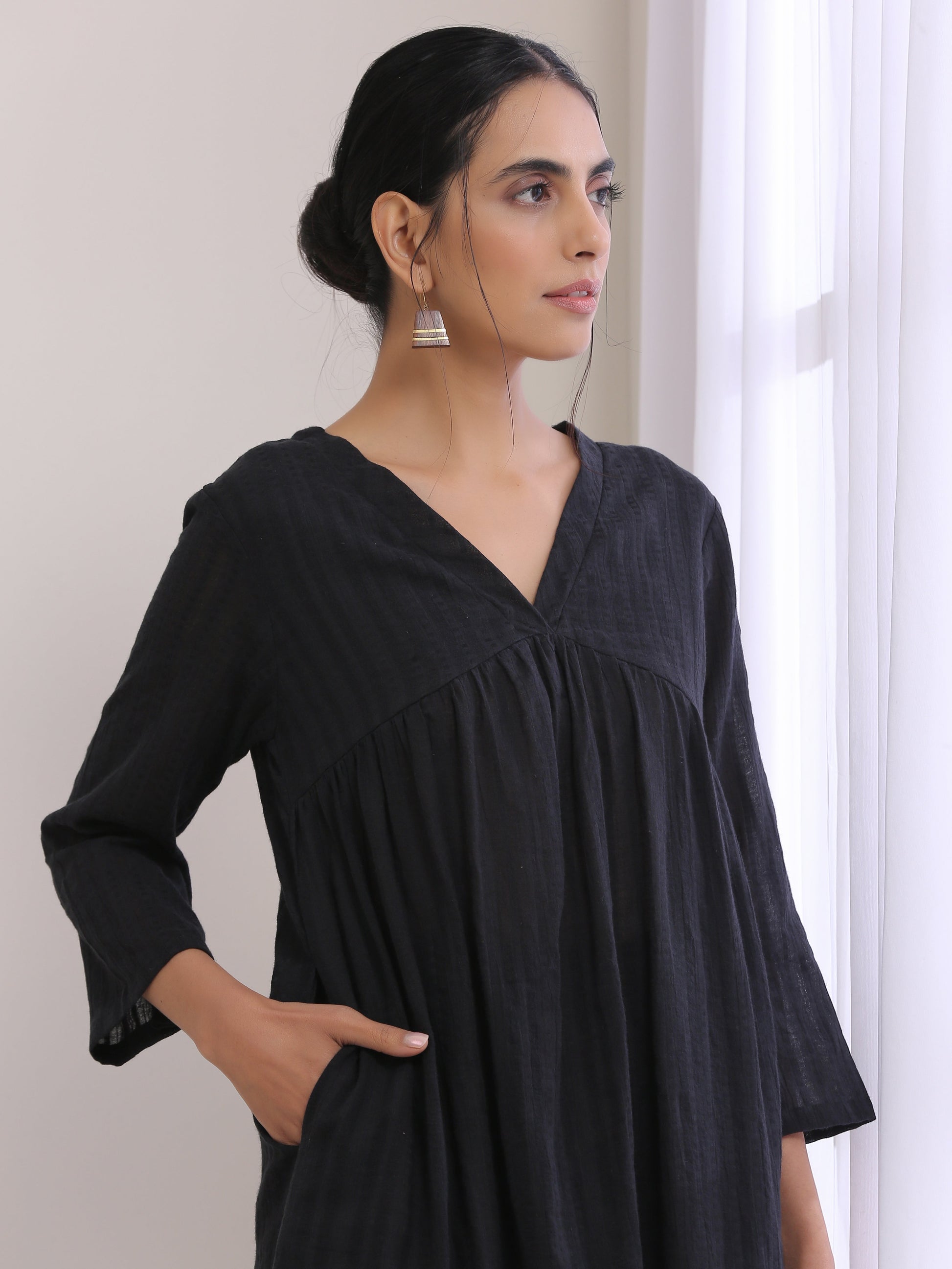 trueBrowns Black Dobby Flared Slit Kurta Pant Set | Swadesiicart