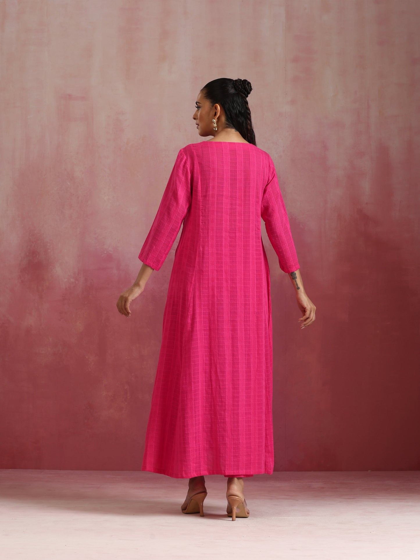 trueBrowns Pink Cotton Dobby Kurta Set | Swadesiicart