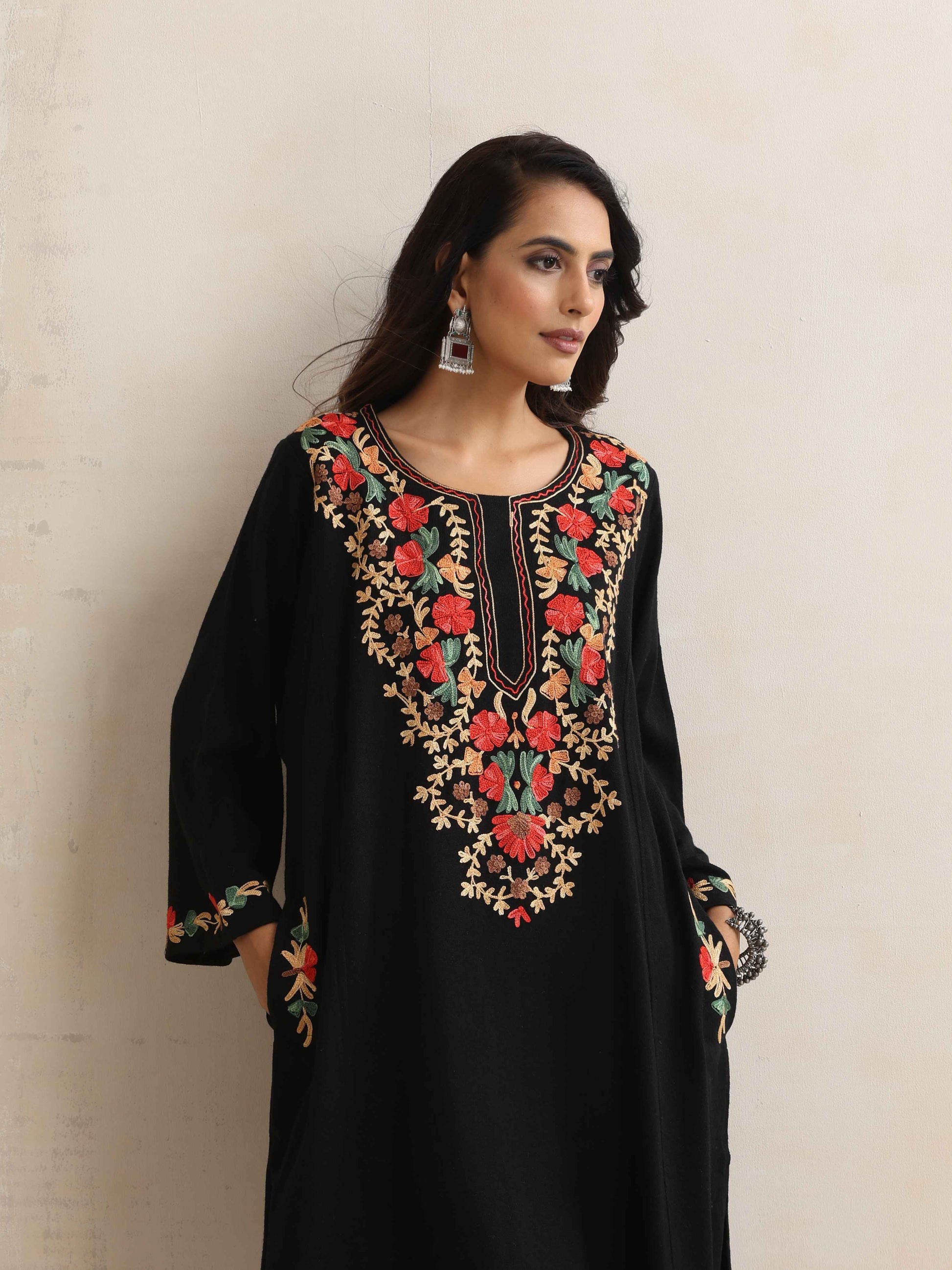 trueBrowns Black Kashmiri Embroidered Woollen Phiran Kurta | Swadesiicart