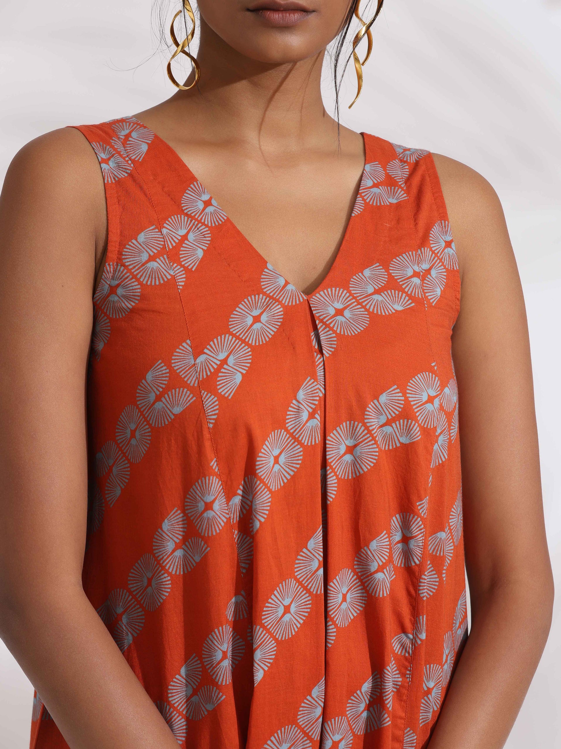 trueBrowns Orange Cotton Print Sleeveless Kurta Set | Swadesiicart