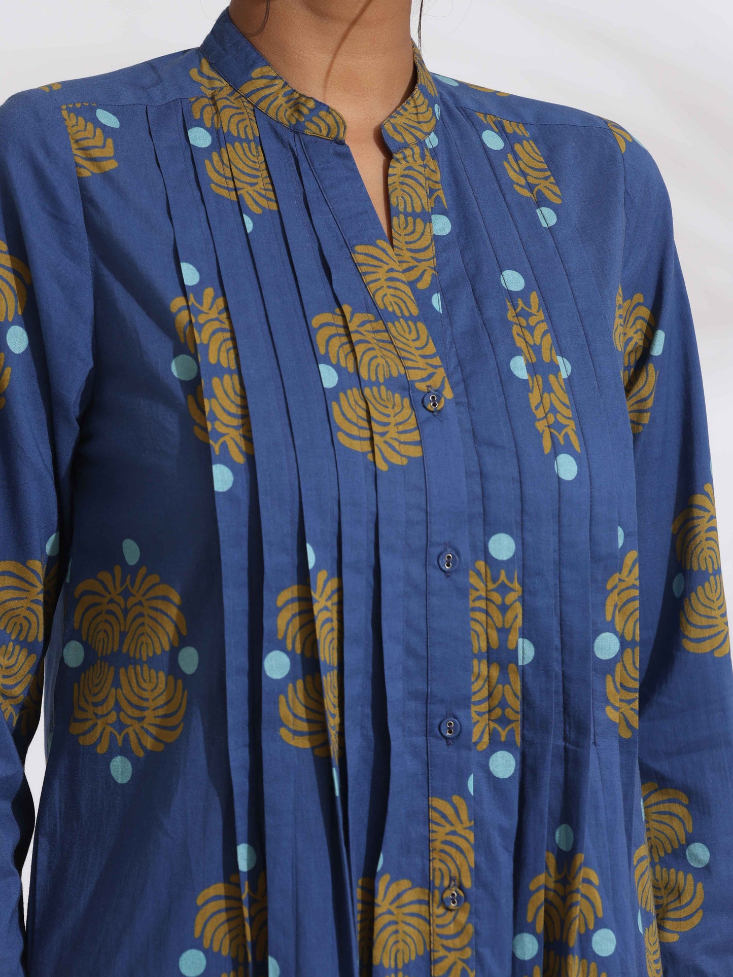 trueBrowns Blue Cotton Print Pleated Kurta Set | Swadesiicart
