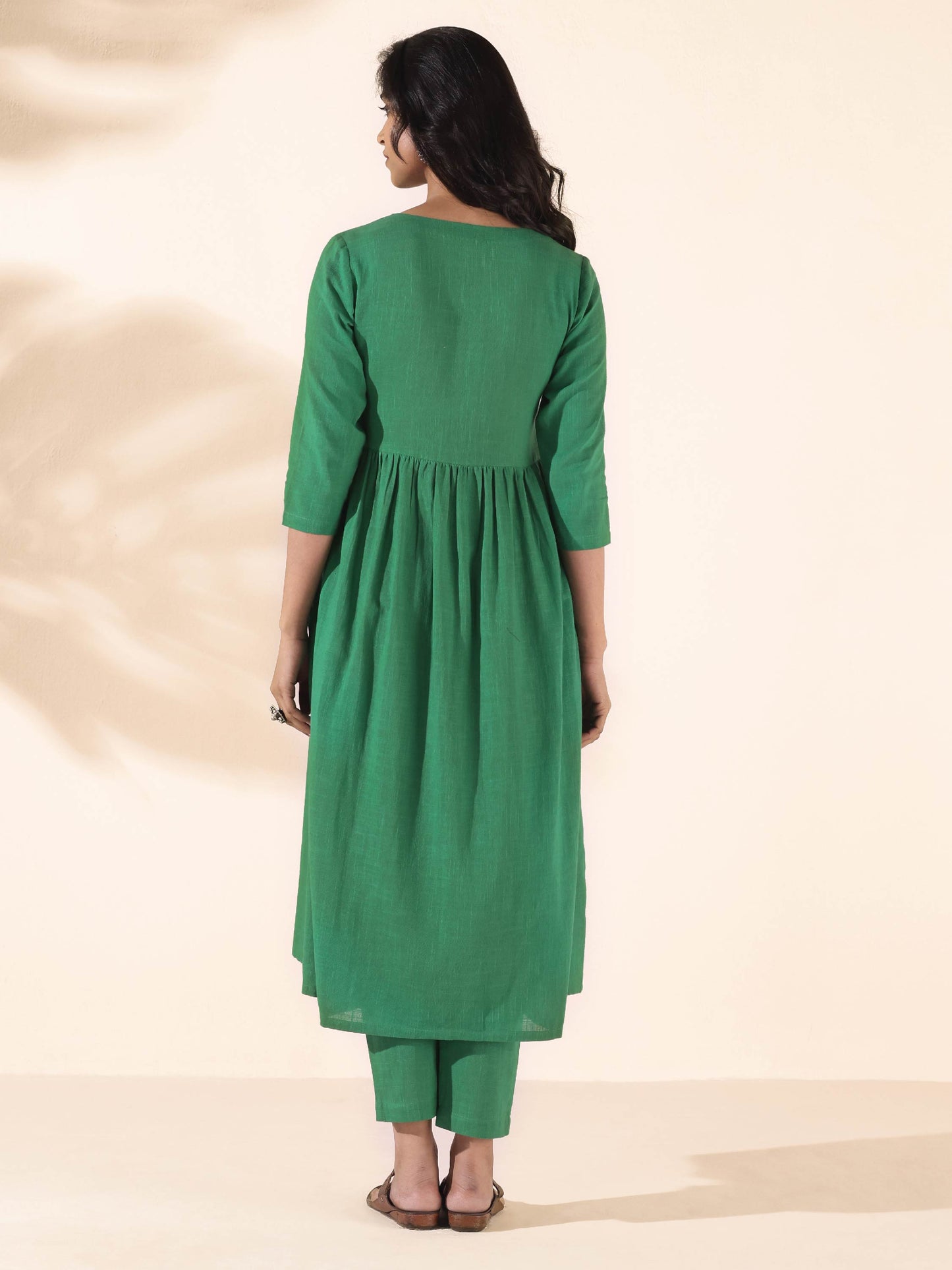 trueBrowns Green Cotton Long Kurta Pant Set | Swadesiicart