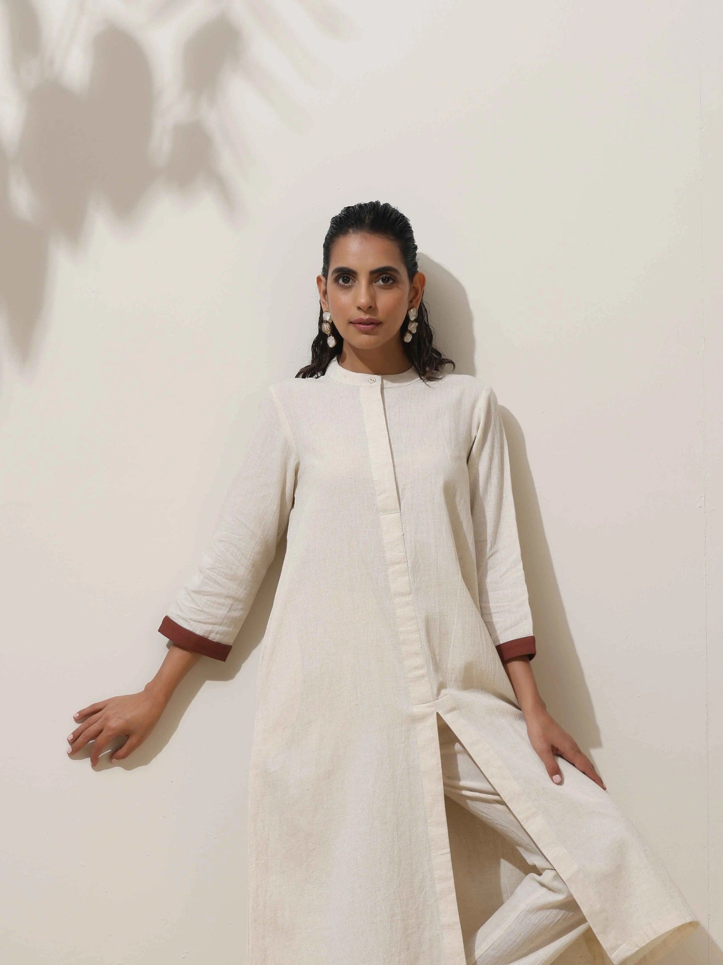 trueBrowns Off-White Cotton Linen Kurta Pant Set | Swadesiicart