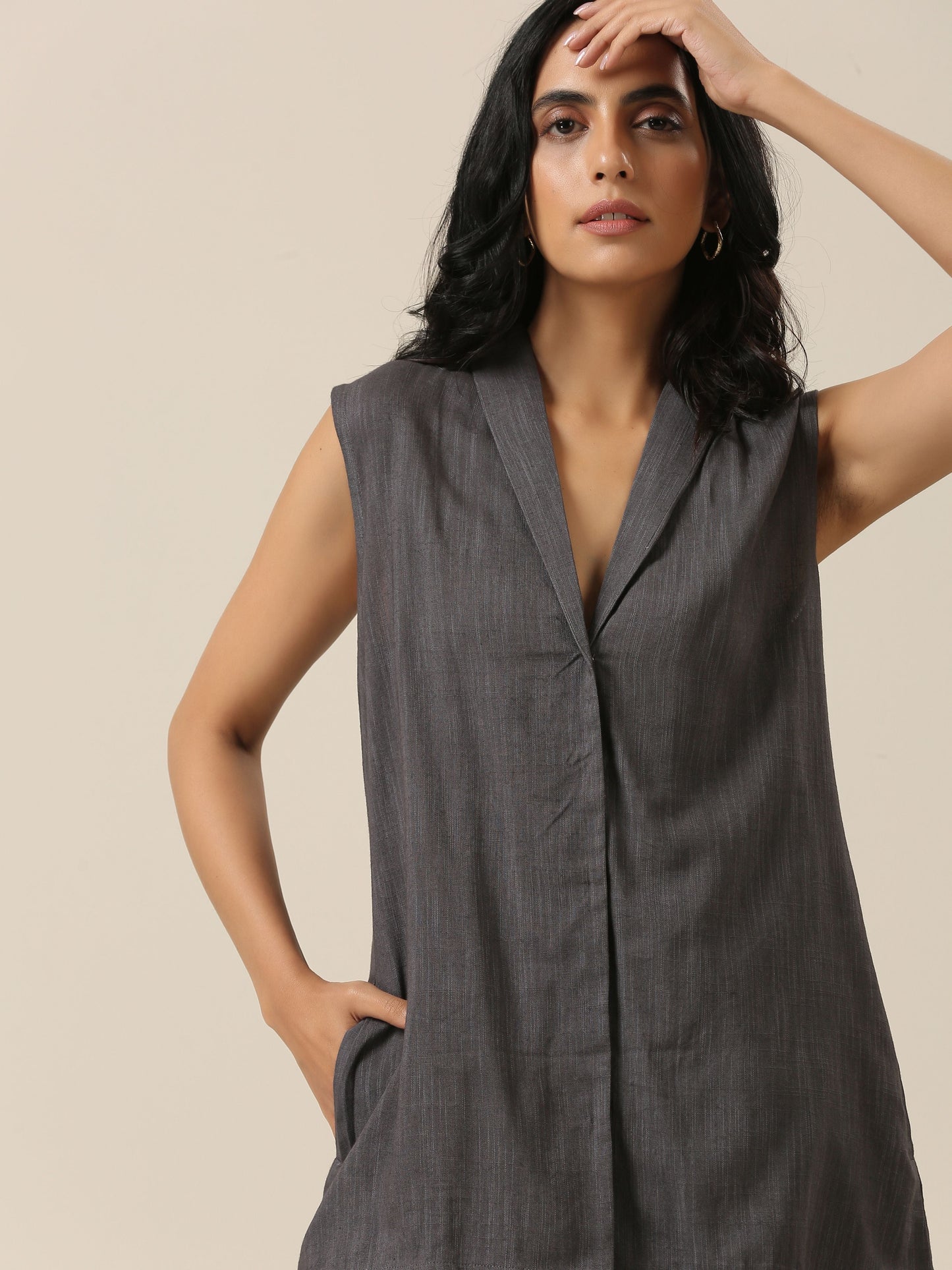 trueBrowns Slate Grey Slub Texture Sleevesless Jacket Pant Set | Swadesiicart