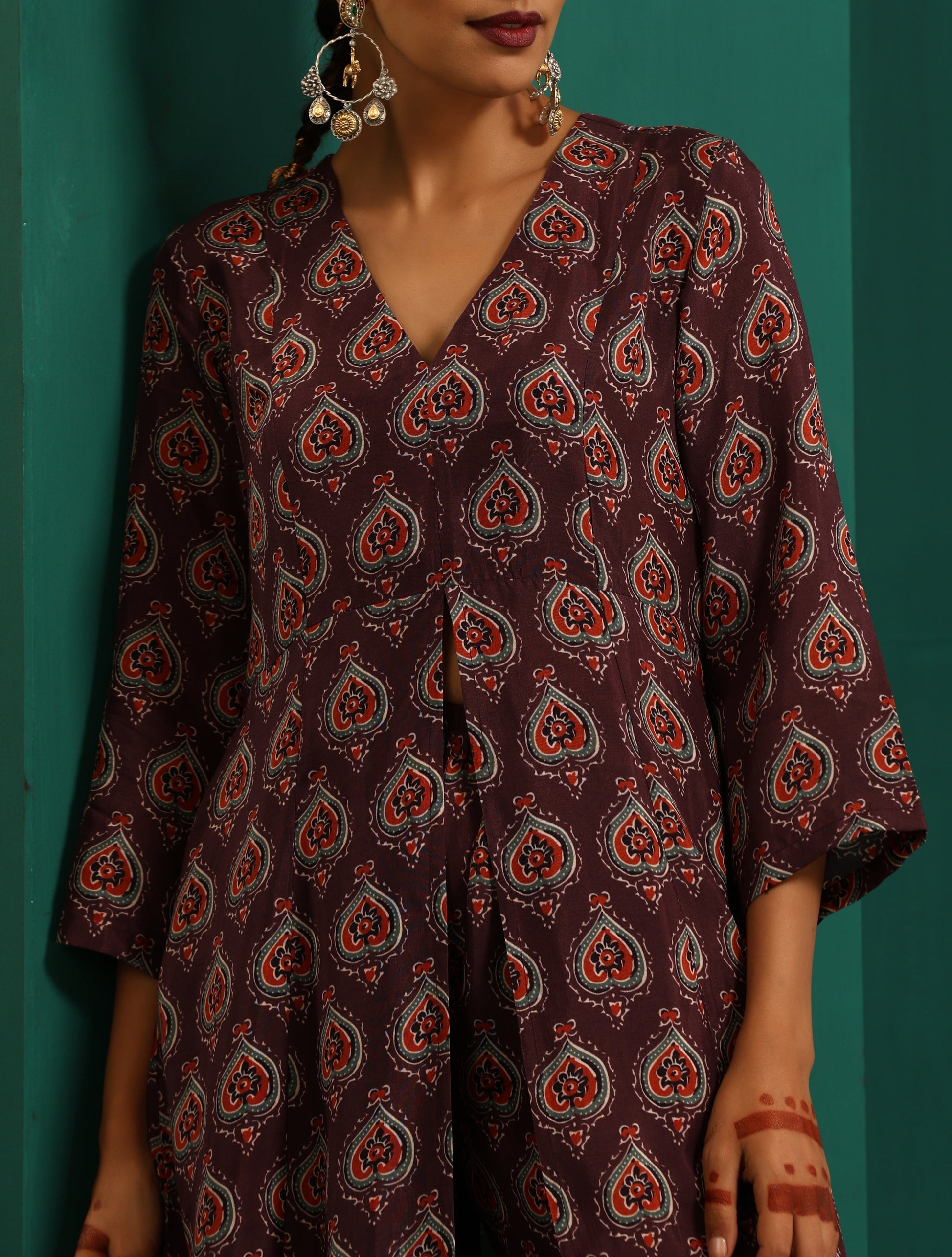 trueBrowns Deep Purple Paan Muslin Silk Printed Front Slit Kurta Pant Set | Swadesiicart