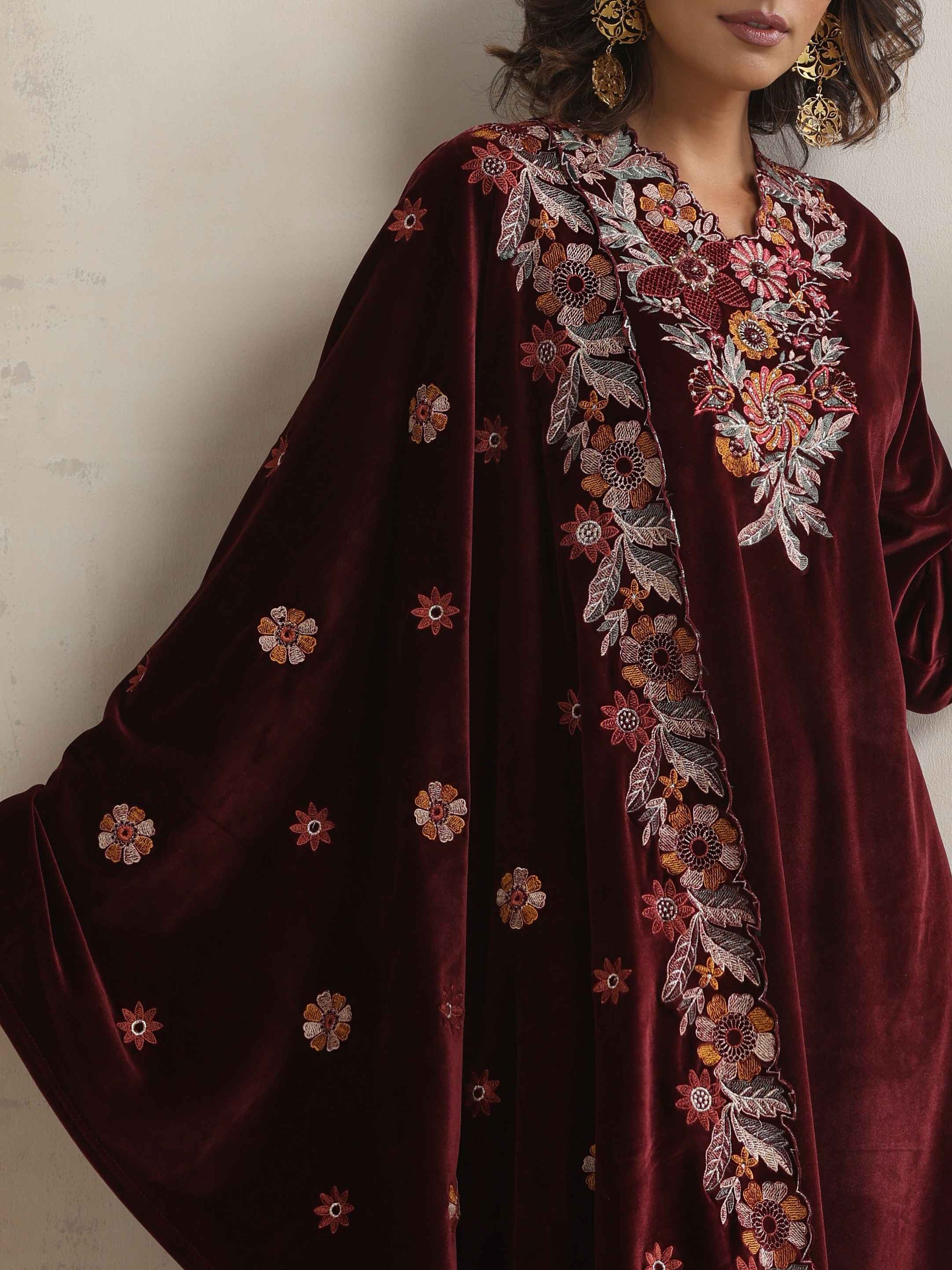 trueBrowns Maroon Velvet Floral Embroidered Kurta Pant Dupatta Set | Swadesiicart