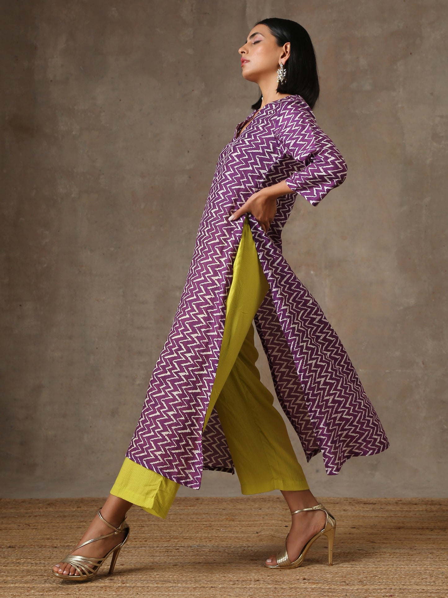 trueBrowns Purple White Lehariya Printed Silk kurta Pant Set | Swadesiicart