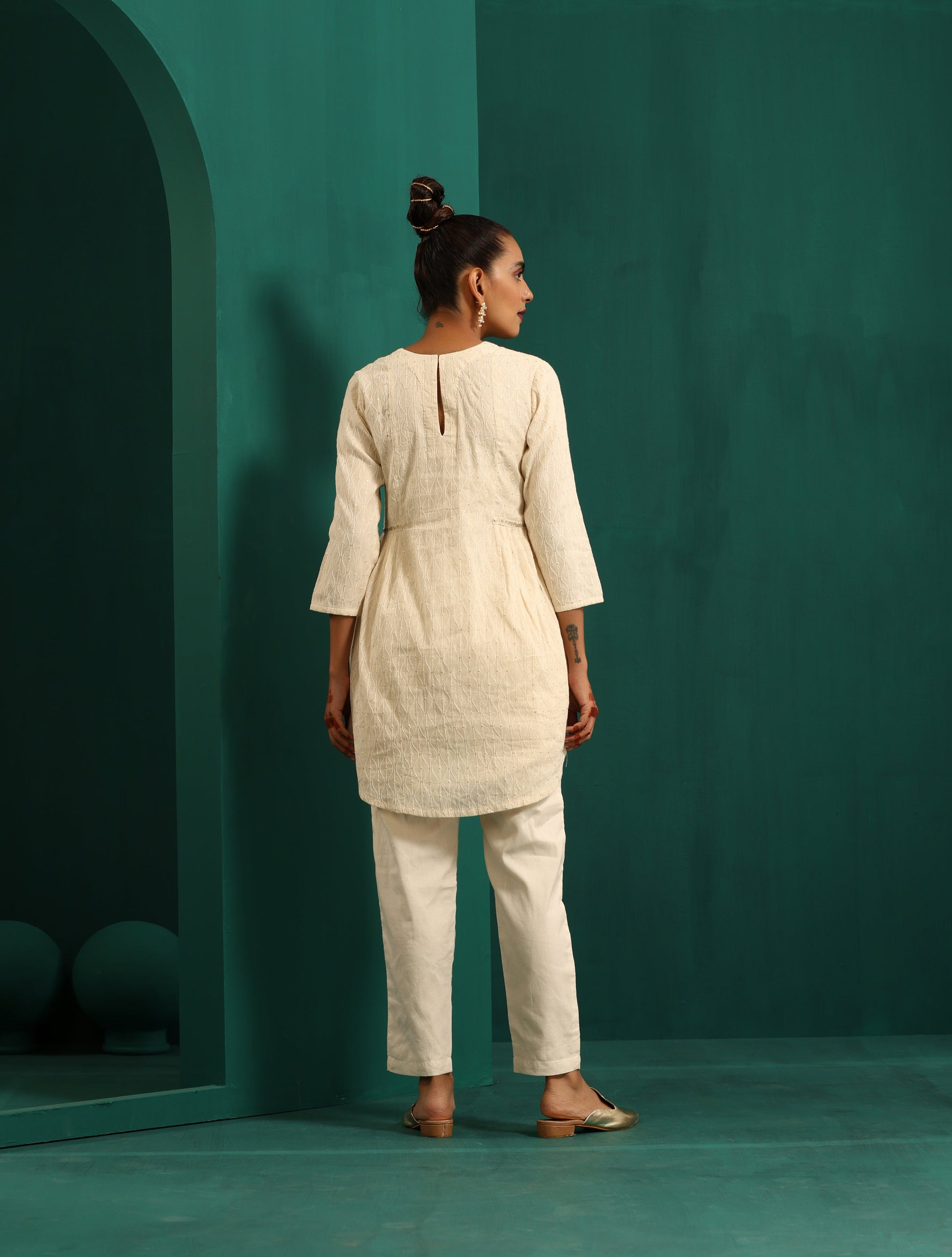 trueBrowns Ivory Tonal Cotton Side Gathers Co-ord Set - Swadesiicart