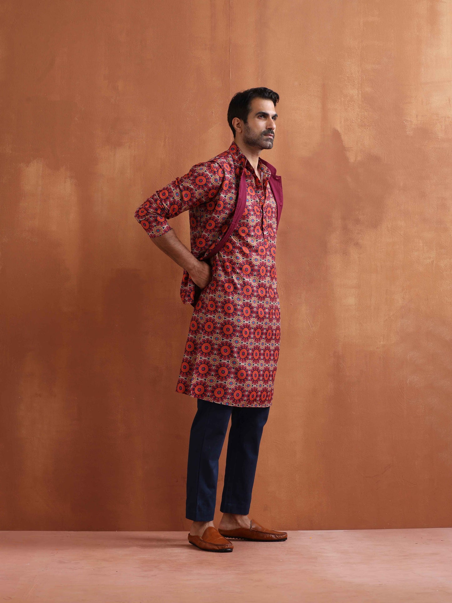 trueBrowns Men's Beige Printed Kurta | Swadesiicart
