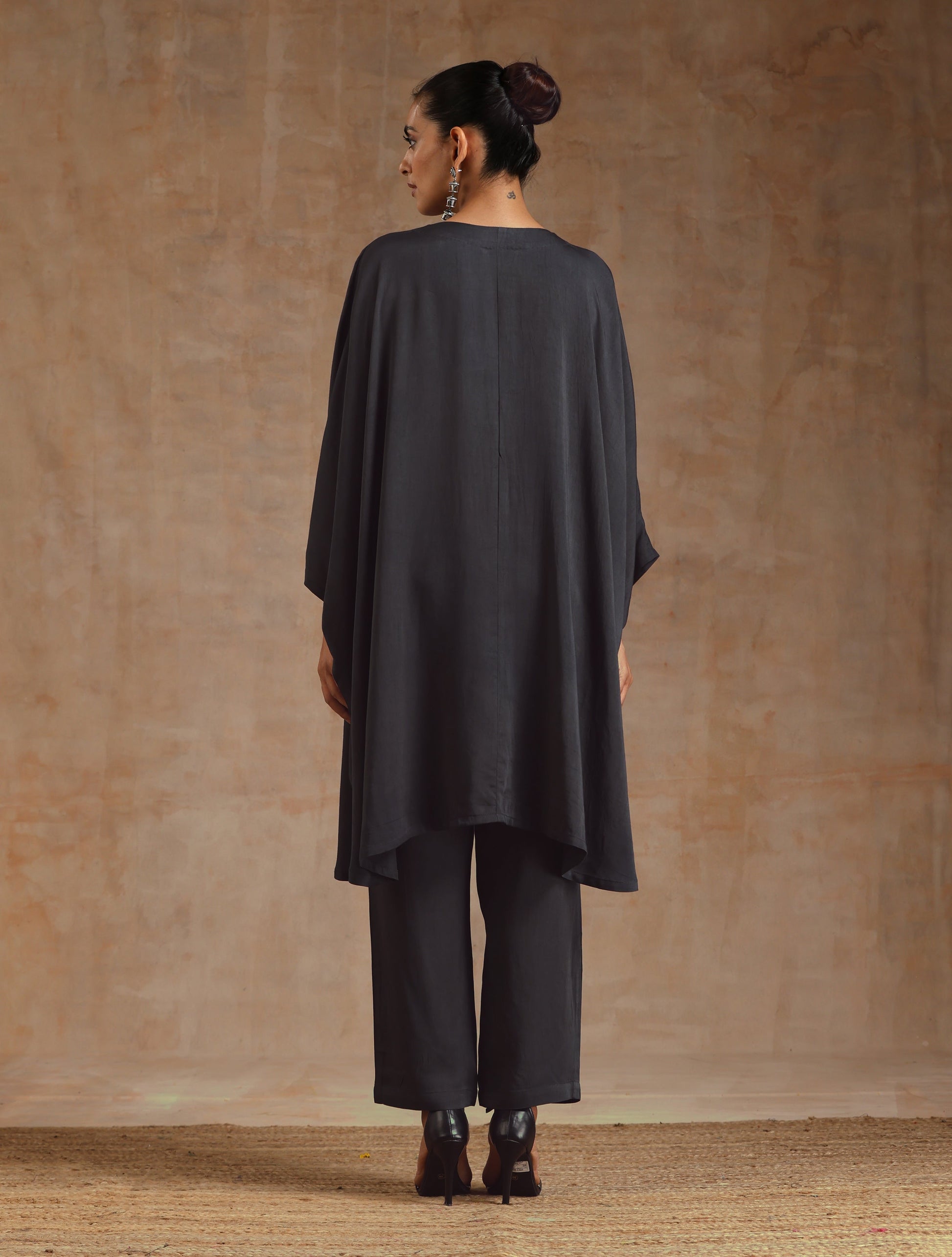 trueBrowns Grey Modal Satin Oversized Round Co-Ord Set - Swadesiicart