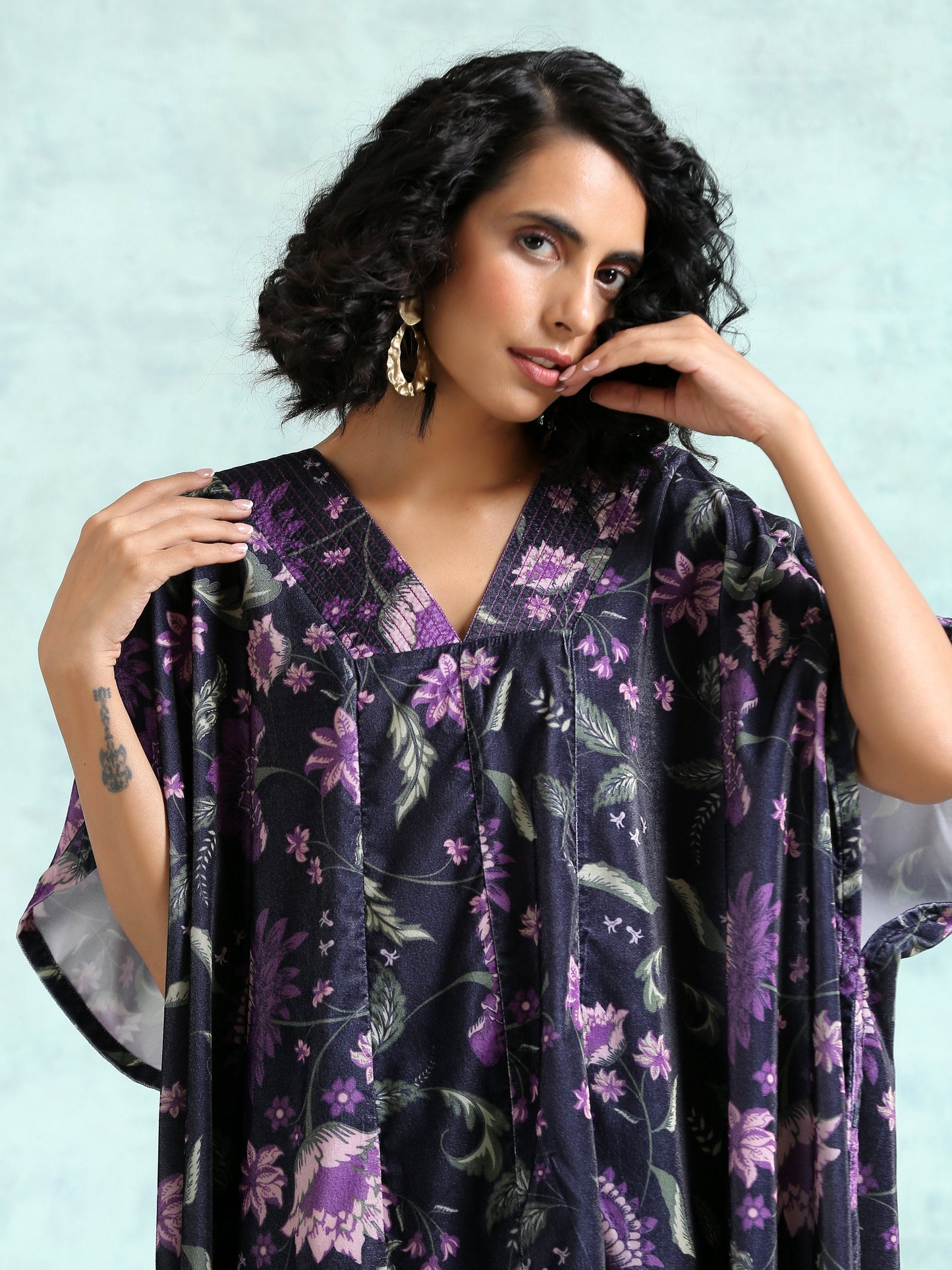 trueBrowns Black Printed Velvet Kaftan Kurta | Swadesiicart