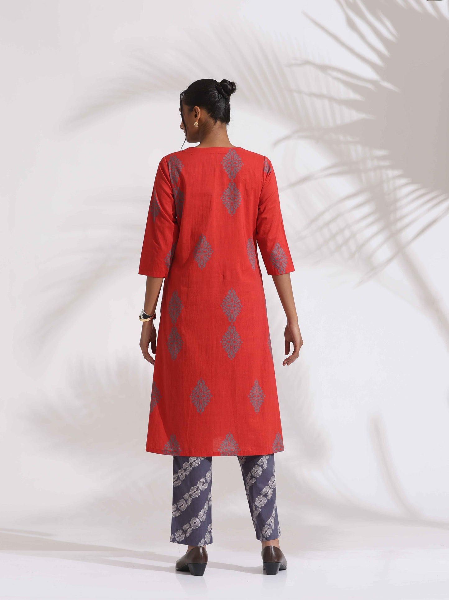 trueBrowns Red Cotton Print Kurta Set | Swadesiicart