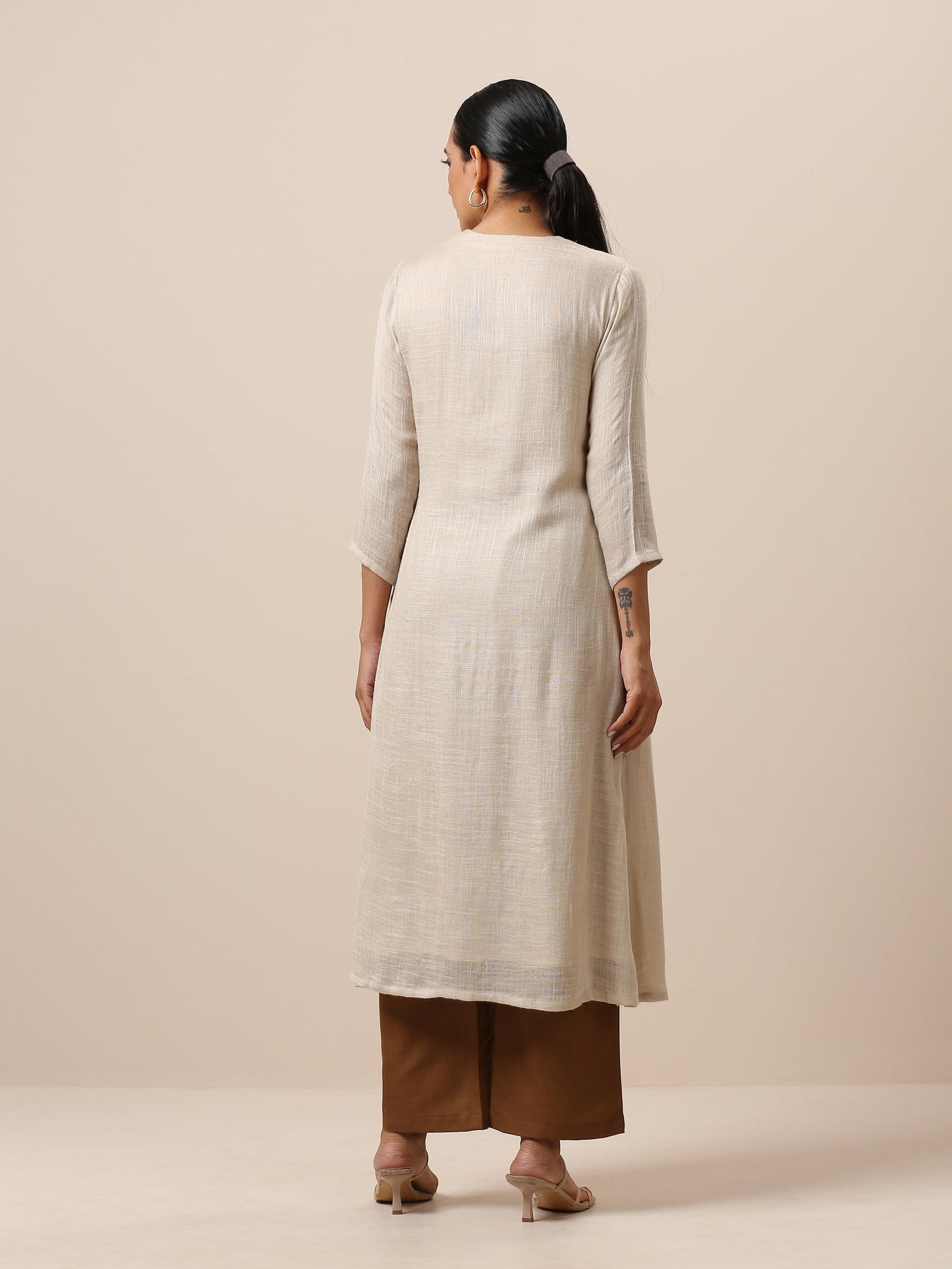 trueBrowns Linen Beige Textured Slit Kurta Pant Set | Swadesiicart