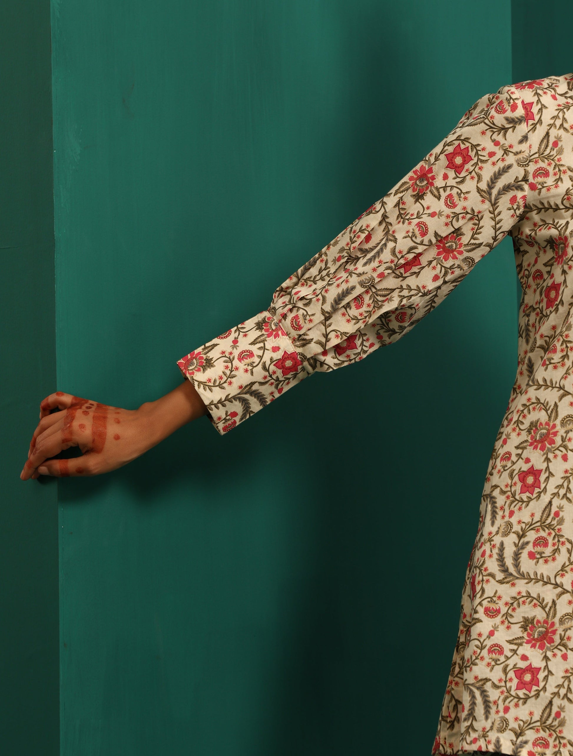 trueBrowns Pink Floral Cotton Printed Neck Pleat Co-ord Set - Swadesiicart